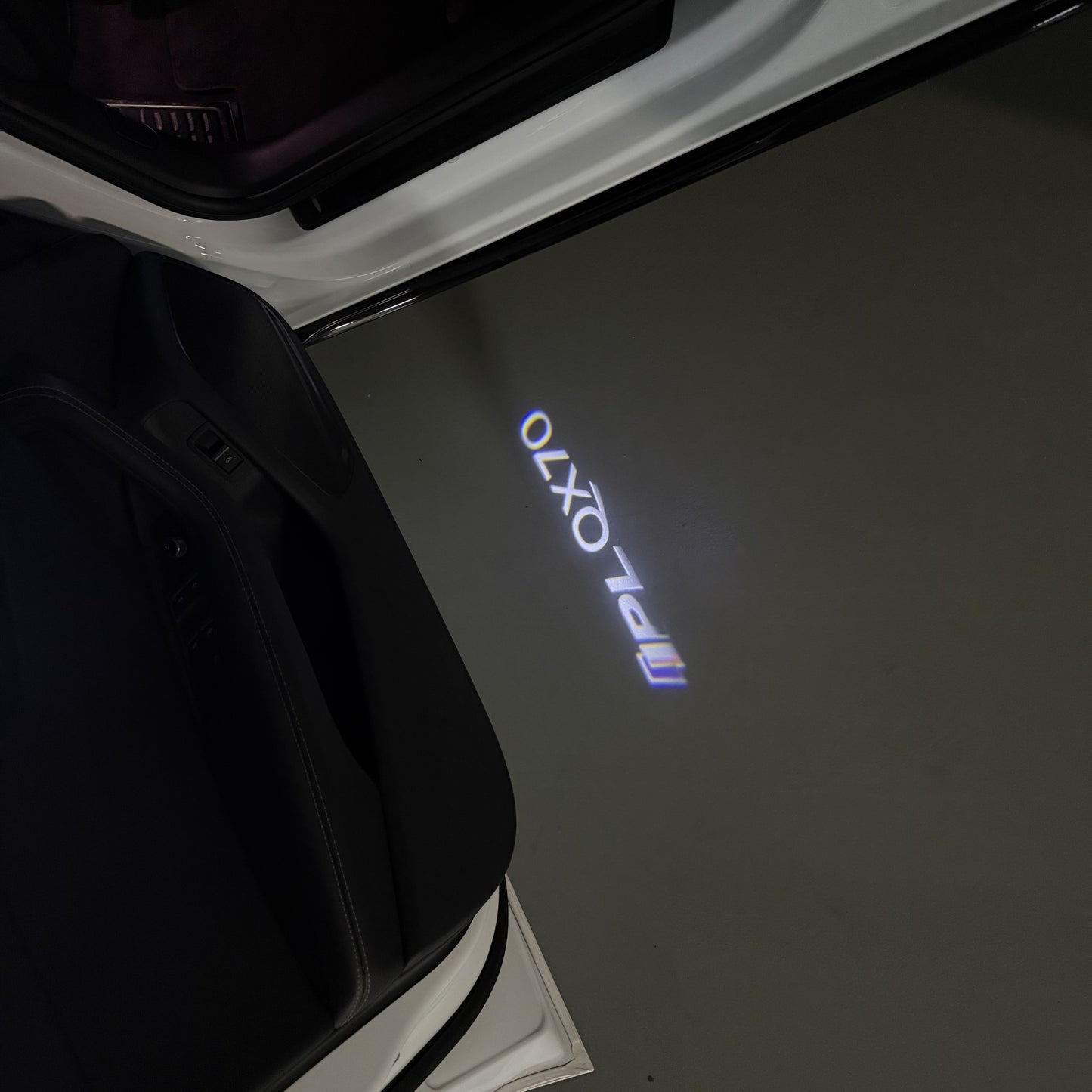 INFINITI QX70 LOGO PROJECROTR LIGHTS (quantity 1 = 1 sets/2 door lights)Nr.74A26