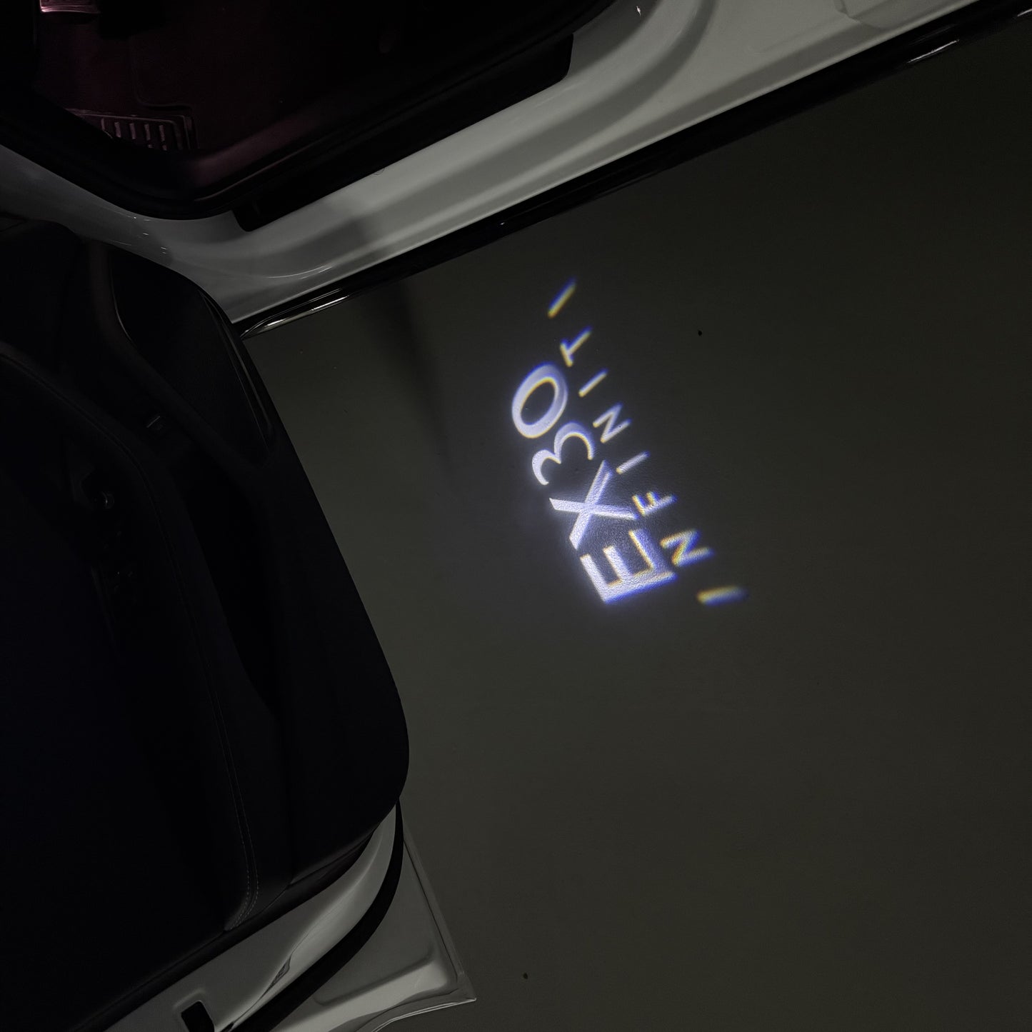 INFINITI EX30 LOGO PROJECROTR LIGHTS (quantity 1 = 1 sets/2 door lights)Nr.74A52