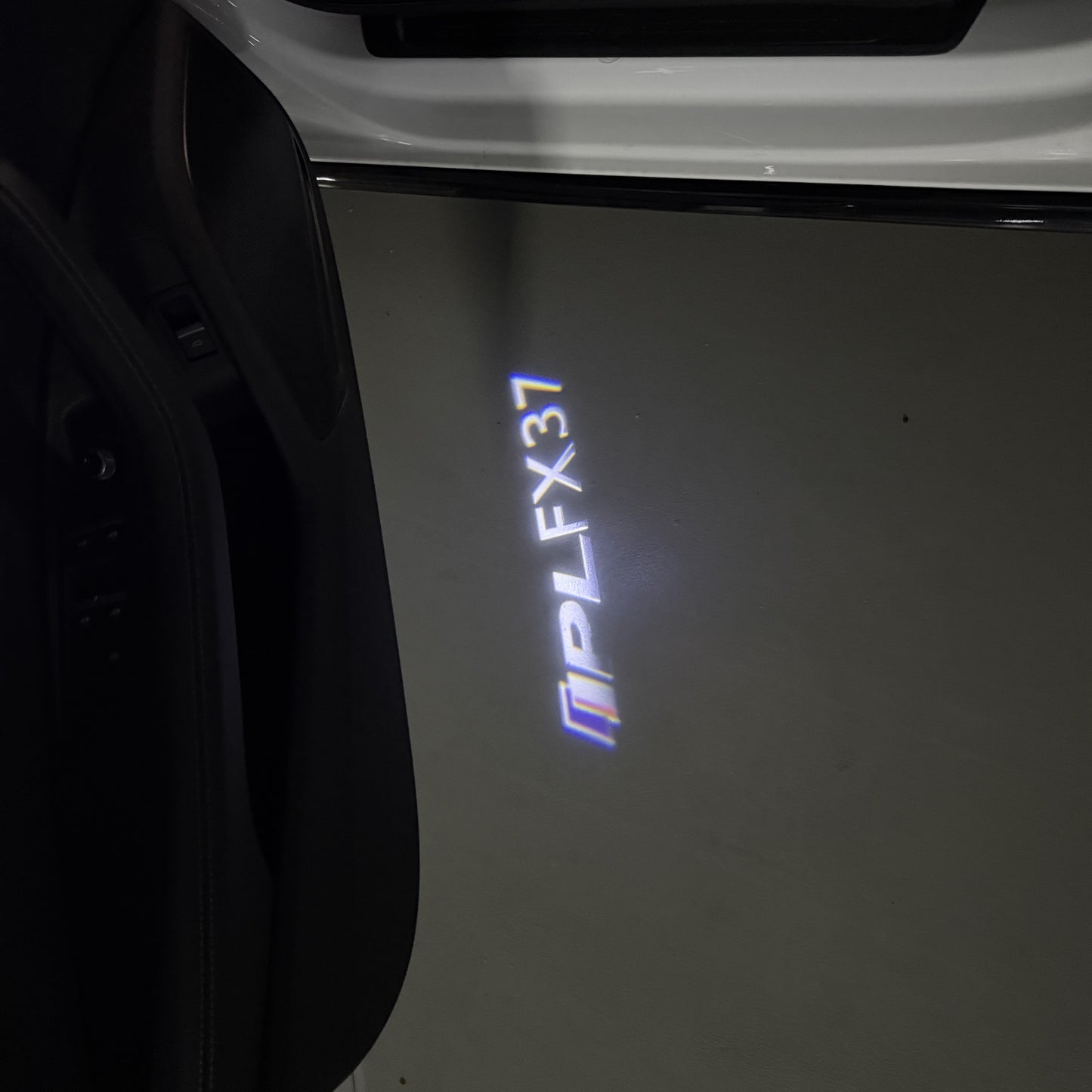 INFINITI FX37 LOGO PROJECROTR LIGHTS (quantity 1 = 1 sets/2 door lights)Nr.74A71