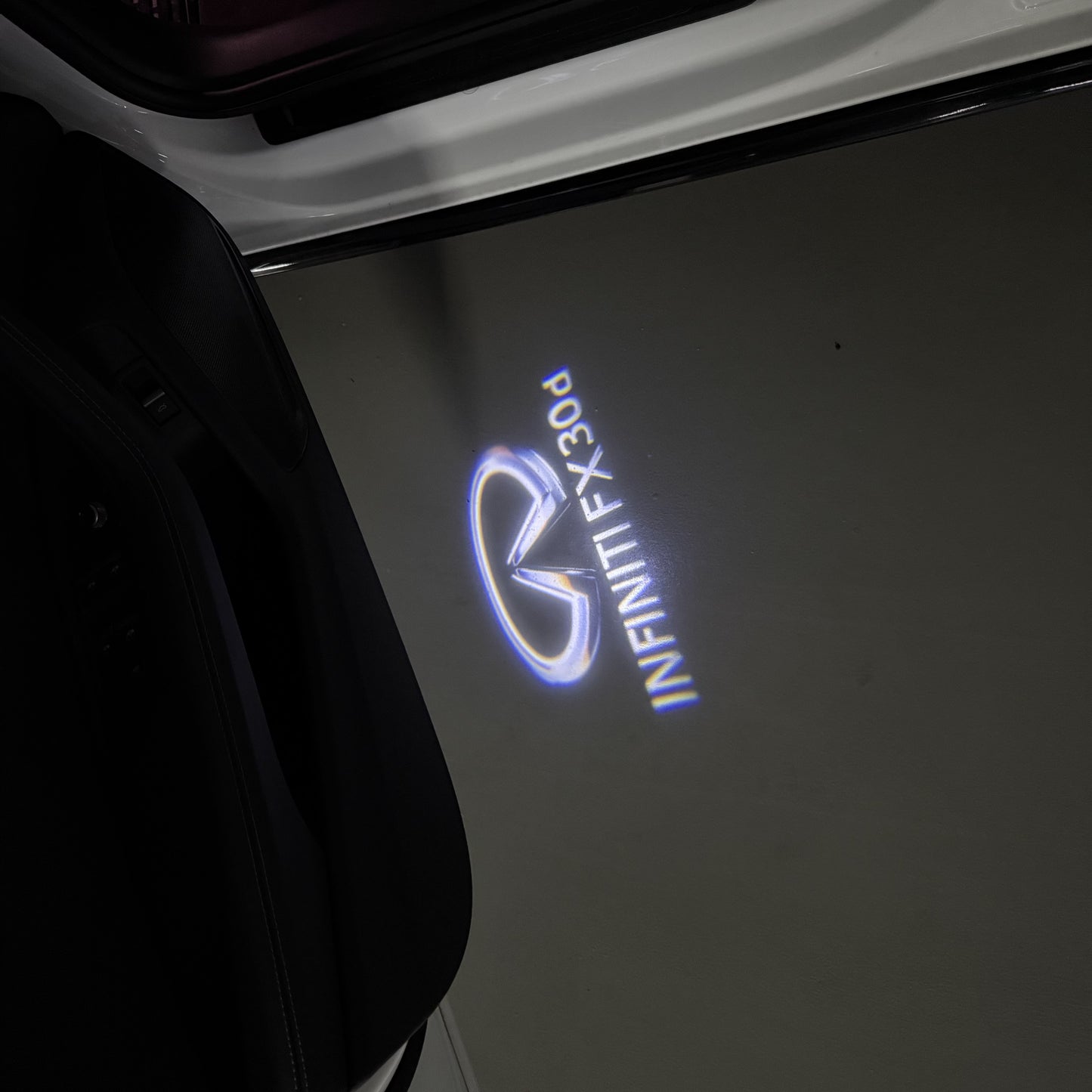 INFINITI FX30d LOGO PROJECROTR LIGHTS (quantity 1 = 1 sets/2 door lights)Nr.74A78