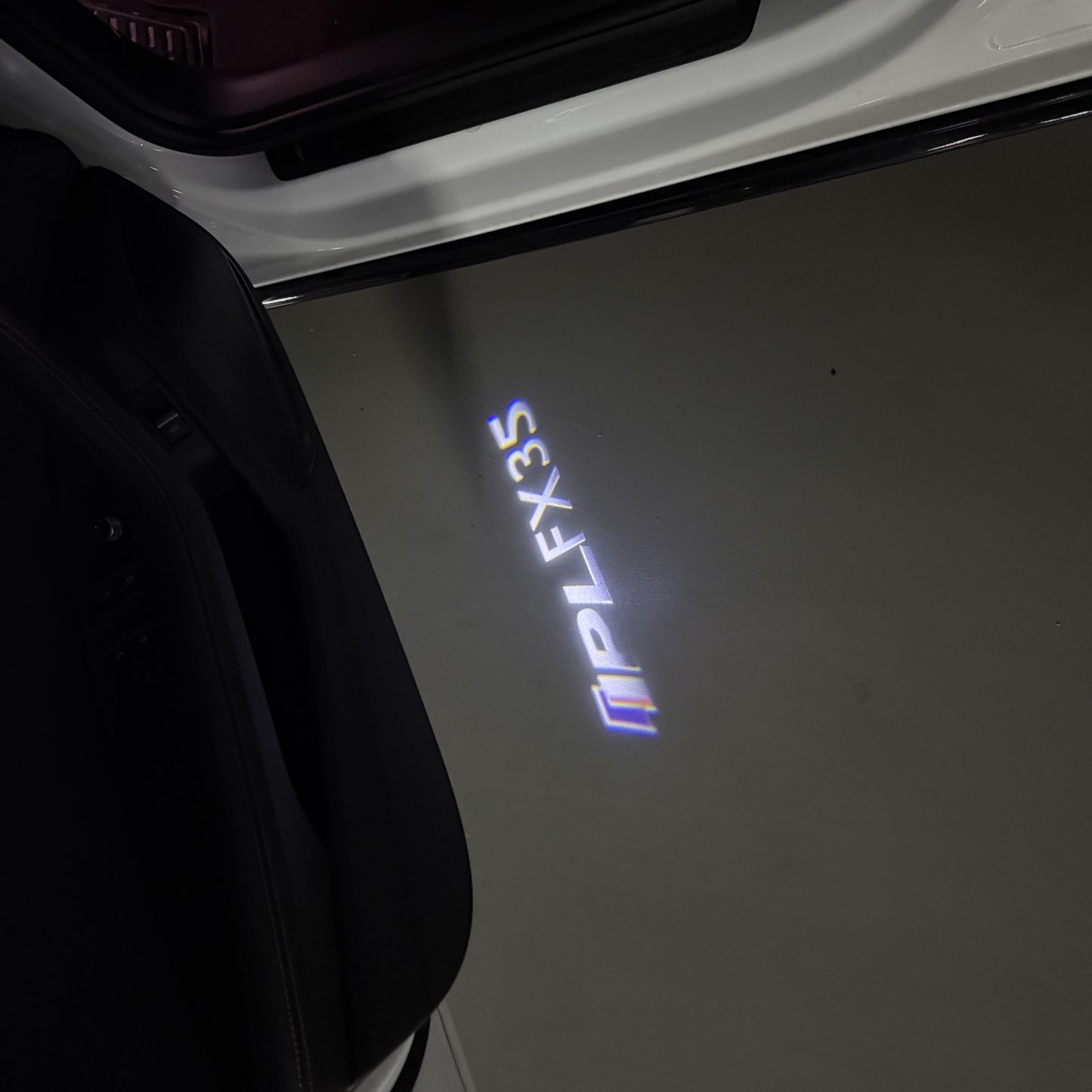 INFINITI FX35 LOGO PROJECROTR LIGHTS (quantity 1 = 1 sets/2 door lights)Nr.74A66