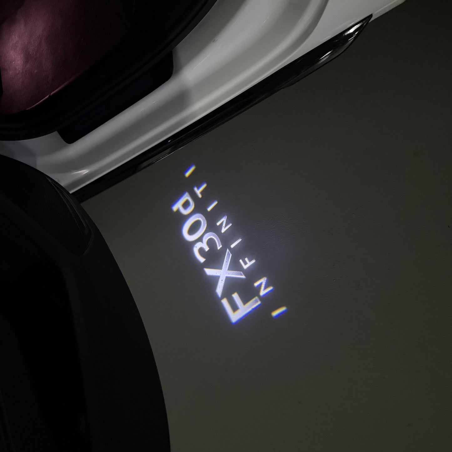 INFINITI FX30d LOGO PROJECROTR LIGHTS (quantity 1 = 1 sets/2 door lights)Nr.74A77