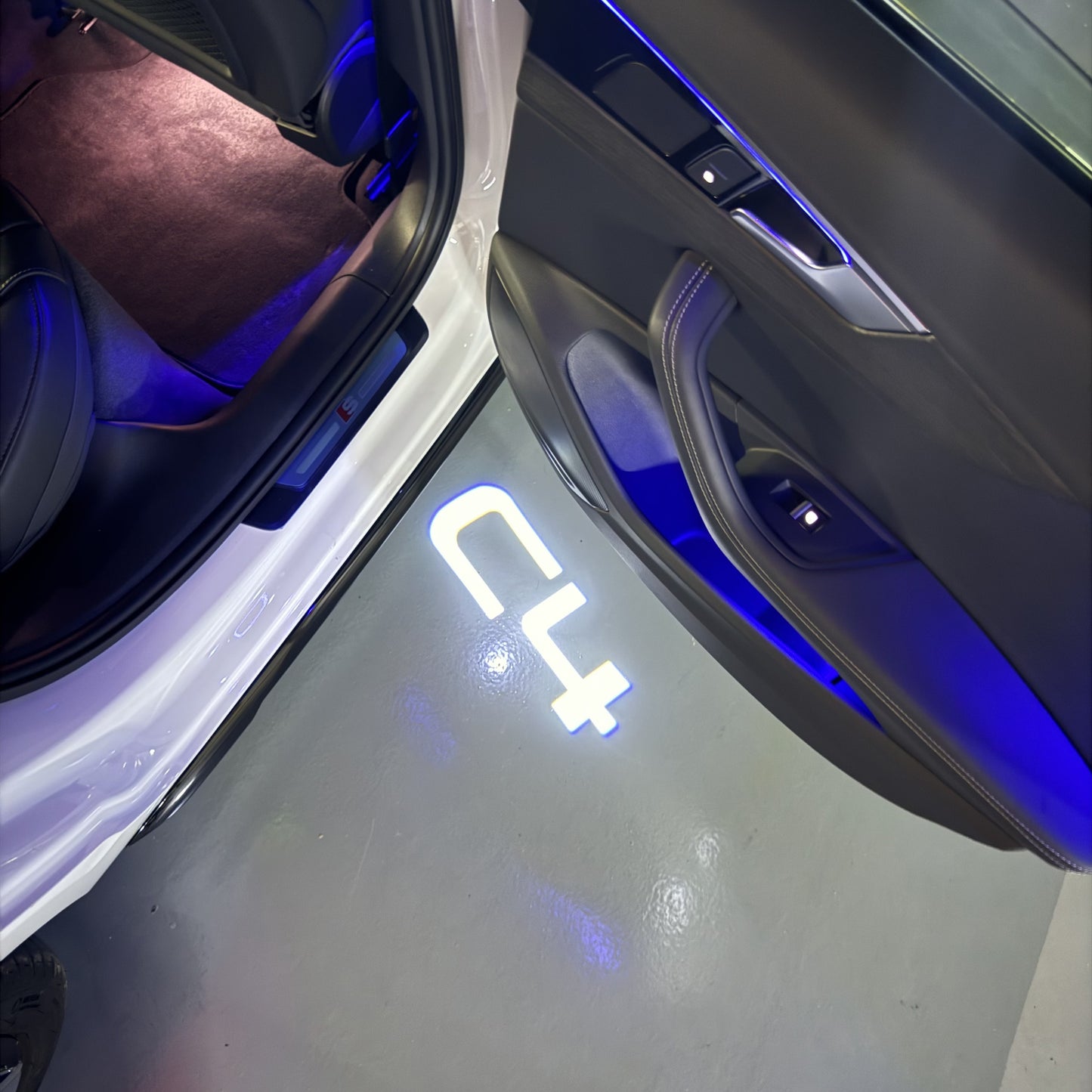 CITROËN C4 LOGO PROJECTOT LIGHTS (quantity 1 = 1 sets/2 door lights) Nr.6024q0t0104