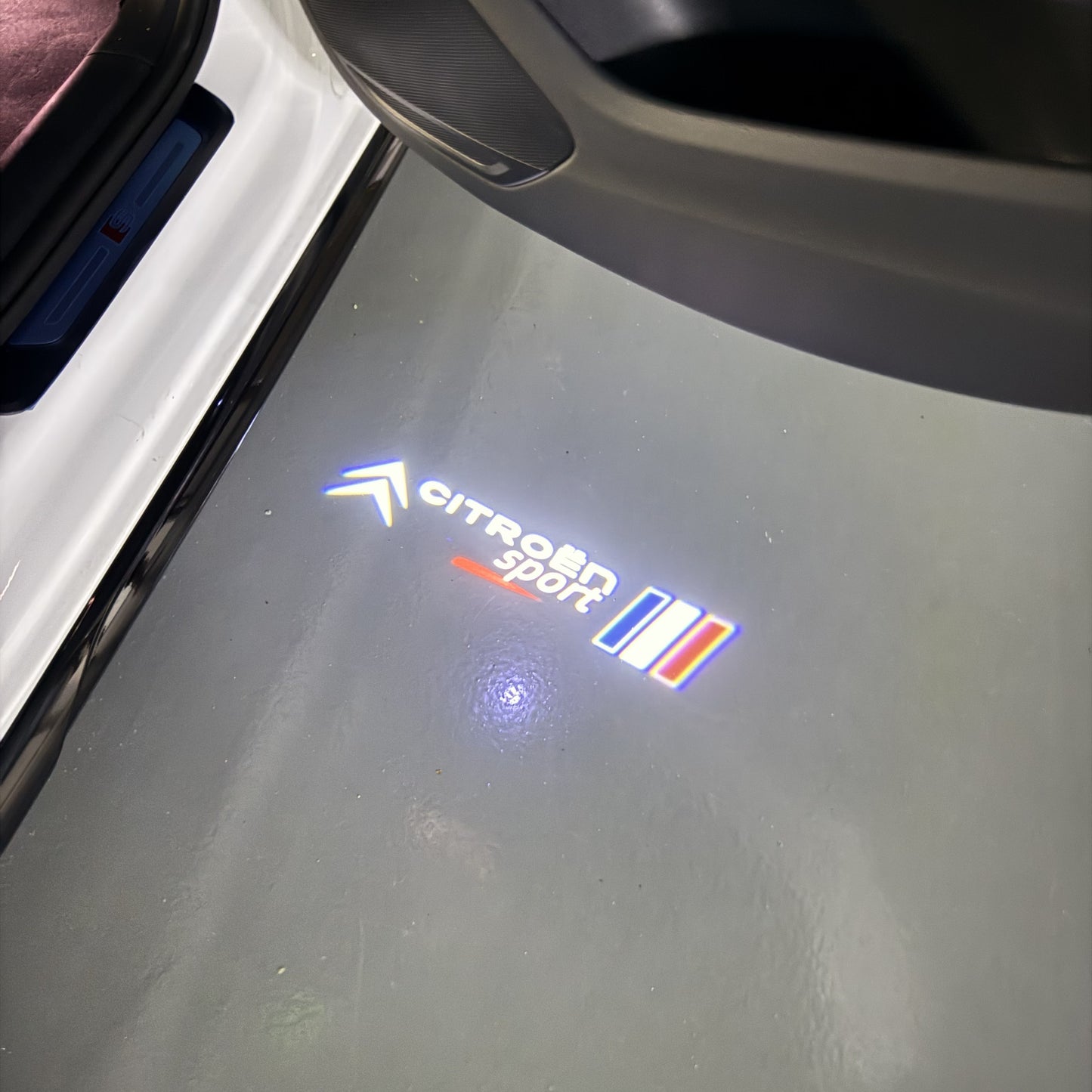 CITROËN SPORT LOGO PROJECTOT LIGHTS (quantity 1 = 1 sets/2 door lights) Nr.6024q0t0134