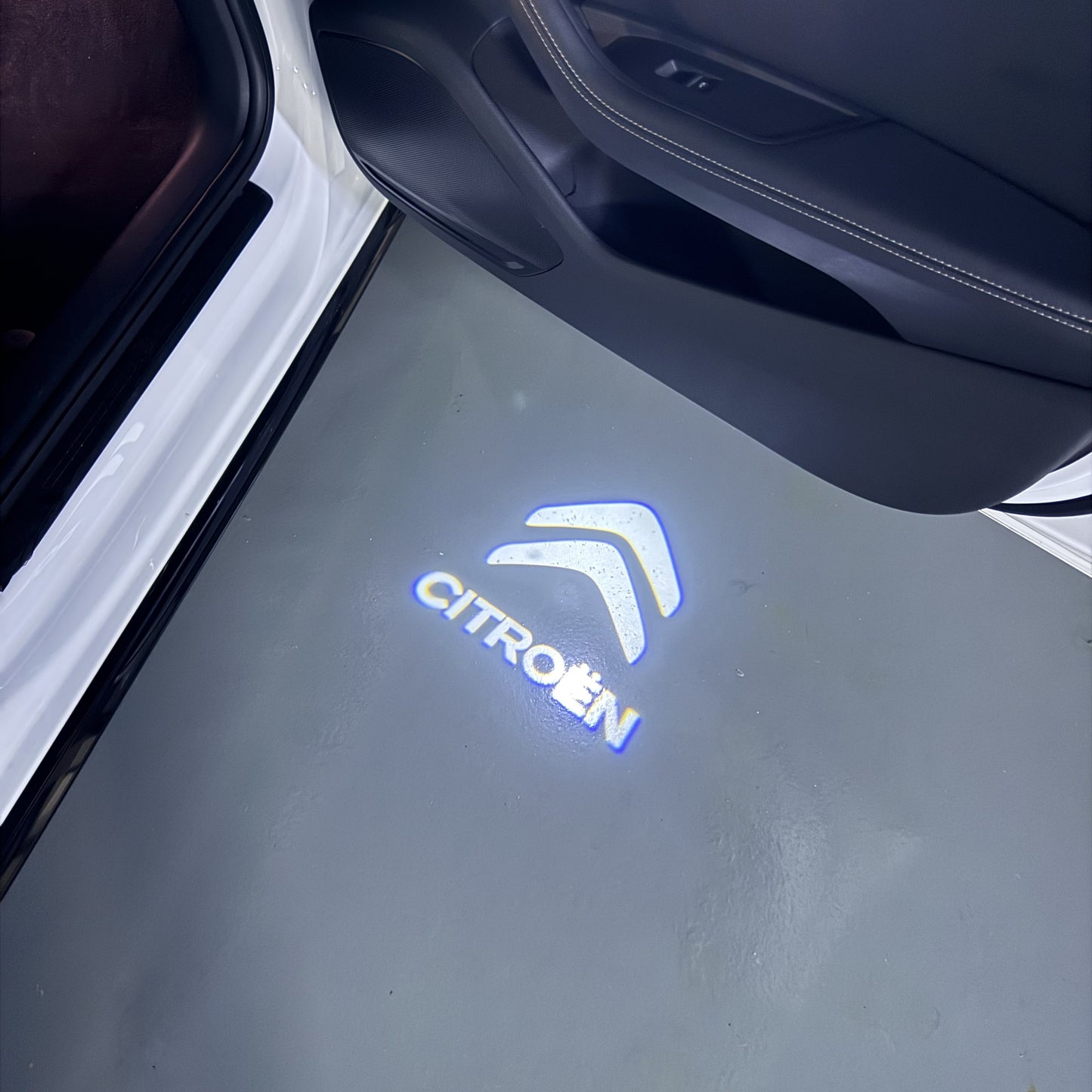 CITROËN Original LOGO PROJECTOT LIGHTS (quantity 1 = 1 sets/2 door lights) Nr.6024q0t0100