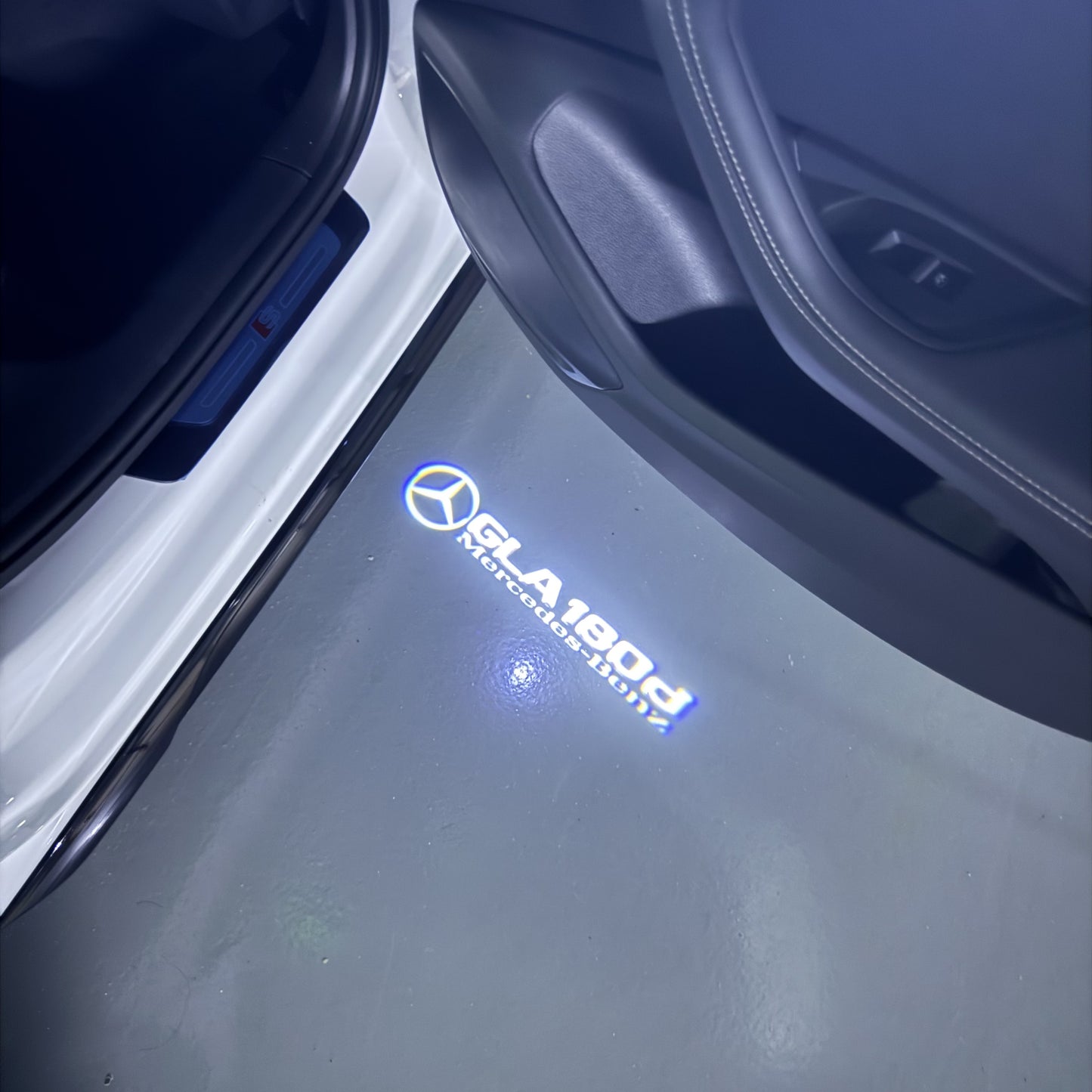 MERCEDES BENZ GLA 180d LOGO PROJECTOR LIGHTS (quantity 1 = 1 sets/2 door lights)Nr.03f015