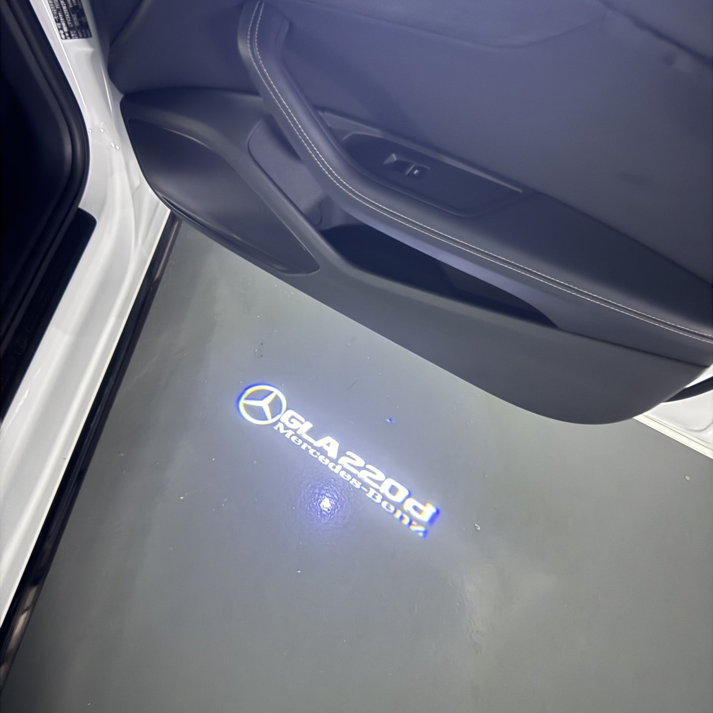 MERCEDES BENZ GLA 220d LOGO PROJECTOR LIGHTS (quantity 1 = 1 sets/2 door lights)Nr.03f021