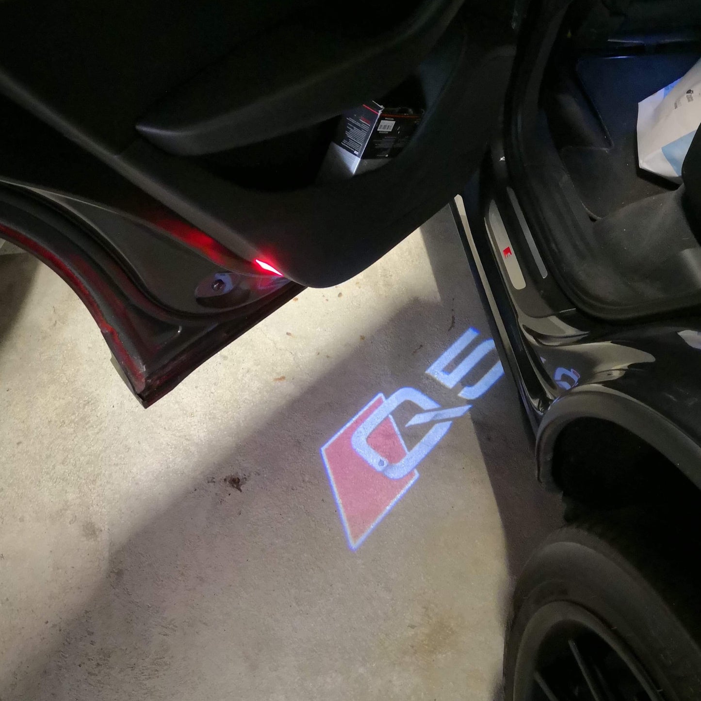 AUDI Q5 LOGO PROJECTOT LIGHTS Nr.78 (quantity 1 = 2 Logo Films /2 door lights)
