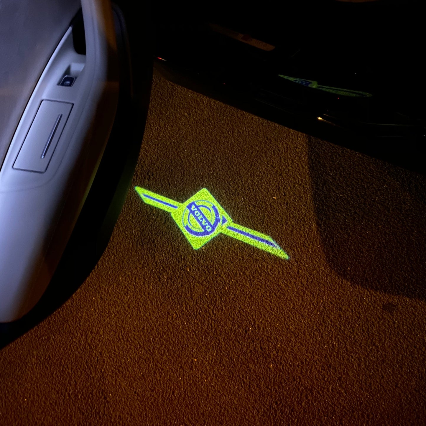 Volvo Original LOGO PROJECROTR LIGHTS Nr.30 (quantity 1 = 2 Logo Film / 2 door lights)