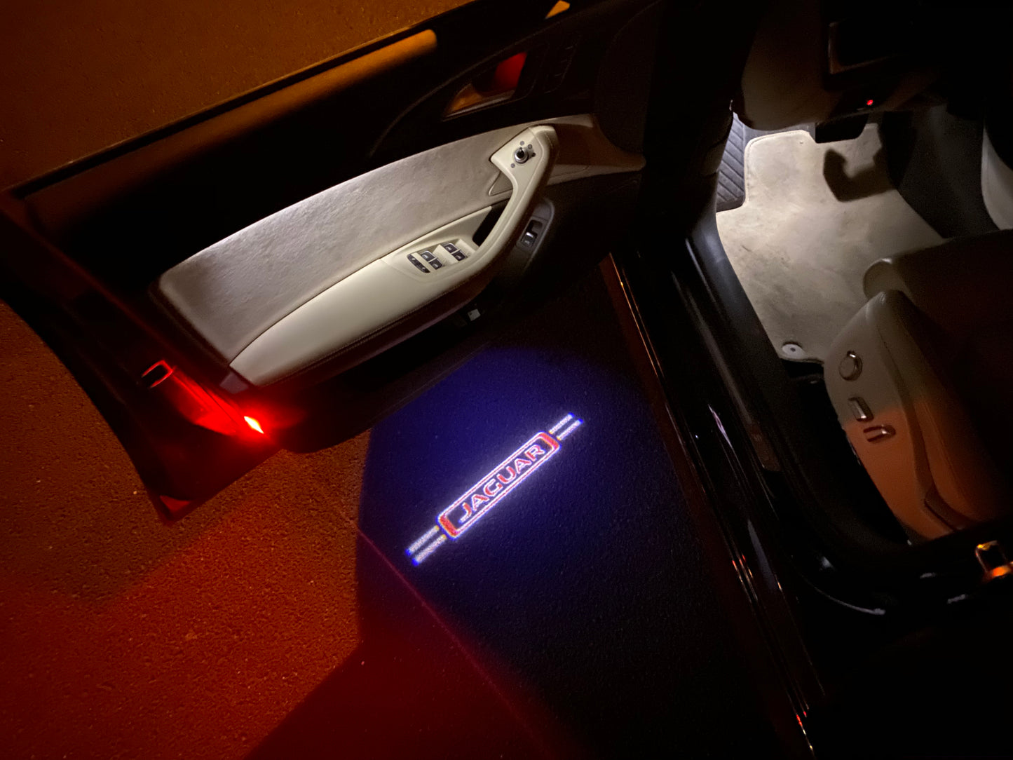 JAGUAR Red Color LOGO PROJECROTR LIGHTS Nr.13 (quantity 1 = 1 sets/2 door lights)
