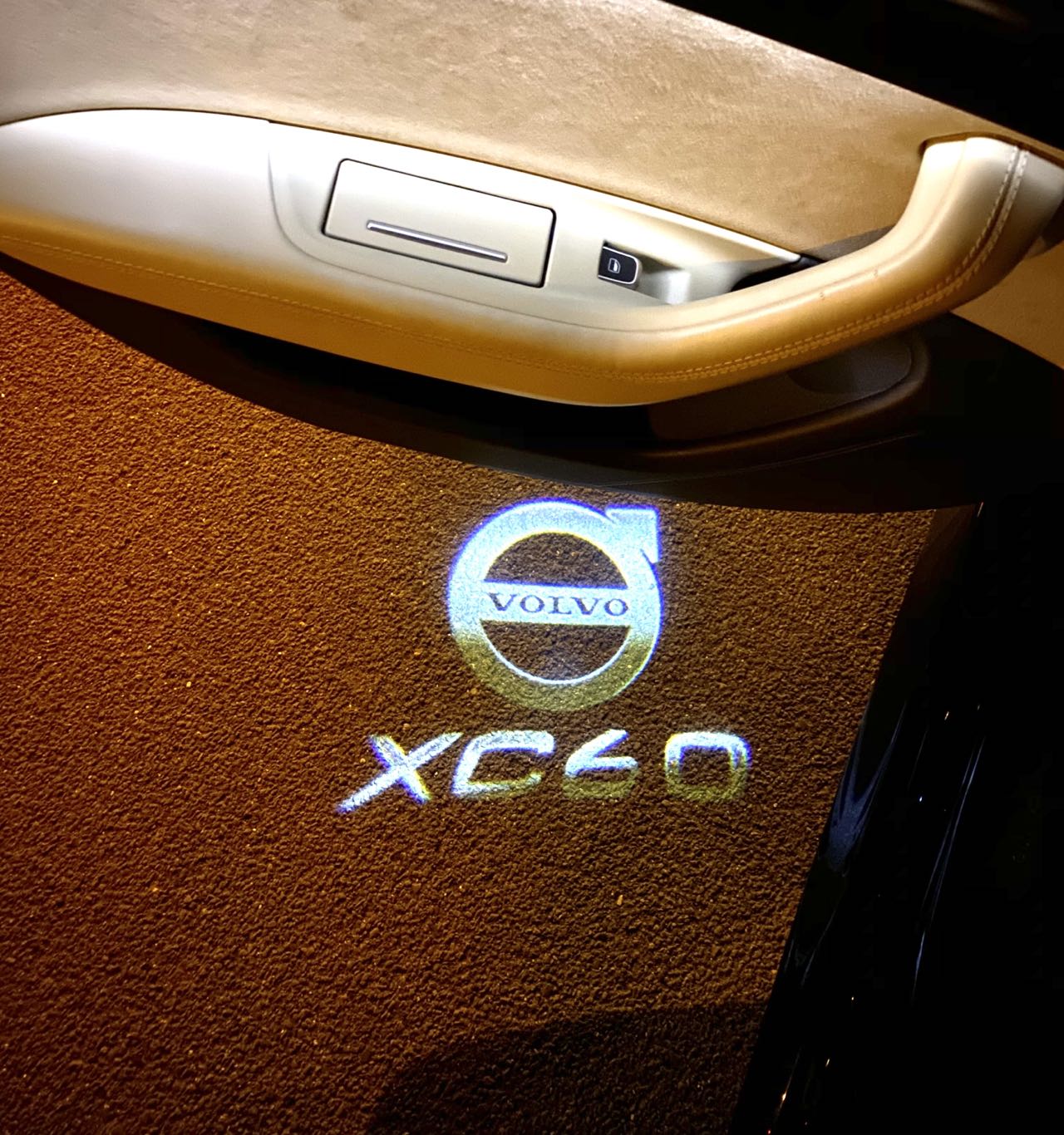 Volvo XC60 LOGO PROJECROTR LIGHTS Nr.118 (quantity 1 = 2 Logo Film / 2 door lights)