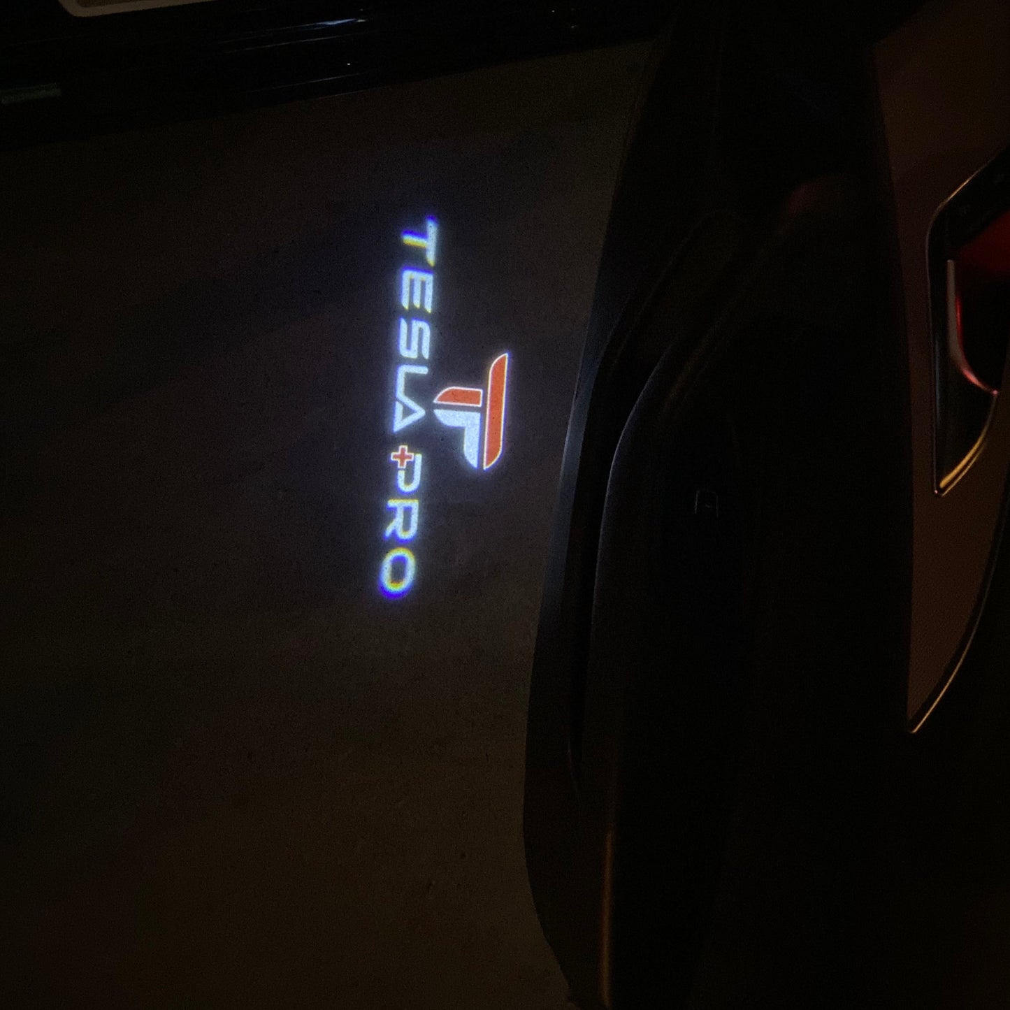 TESLA PRO LOGO PROJECROTR LIGHTS Nr.1530 (quantity 1 = 2 Logo Film / 2 door lights)