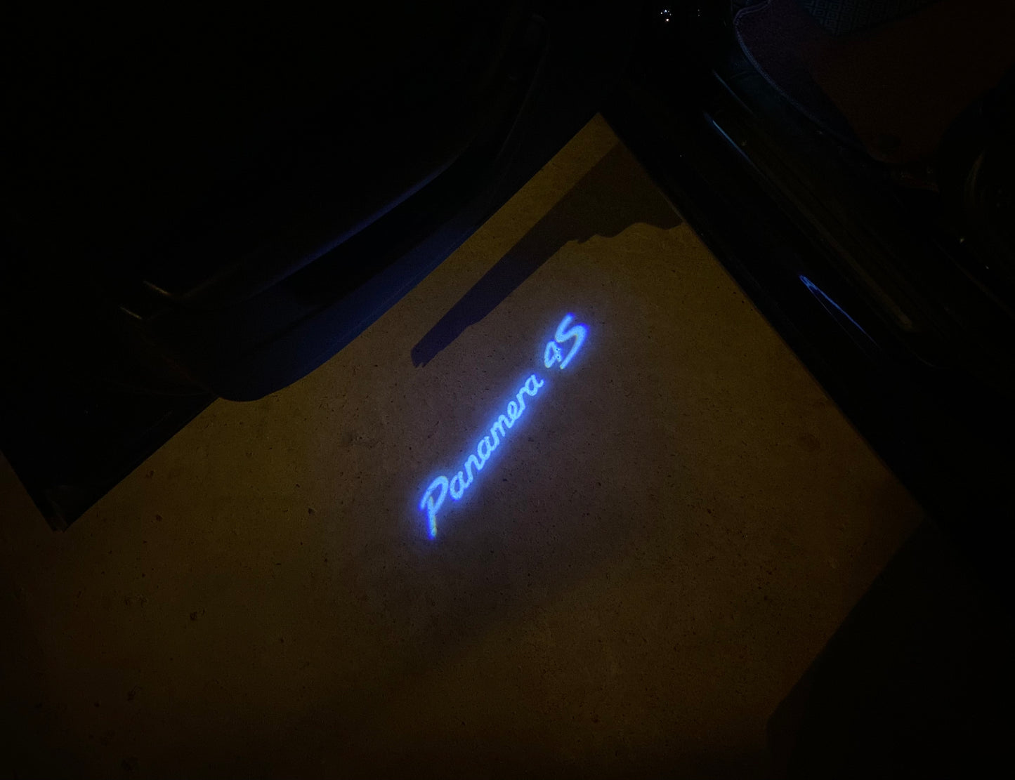 PORSCHE Panamera LOGO PROJECTOT LIGHTS Nr.8085 (quantity 1 = 2 Logo Film / 2 door lights)