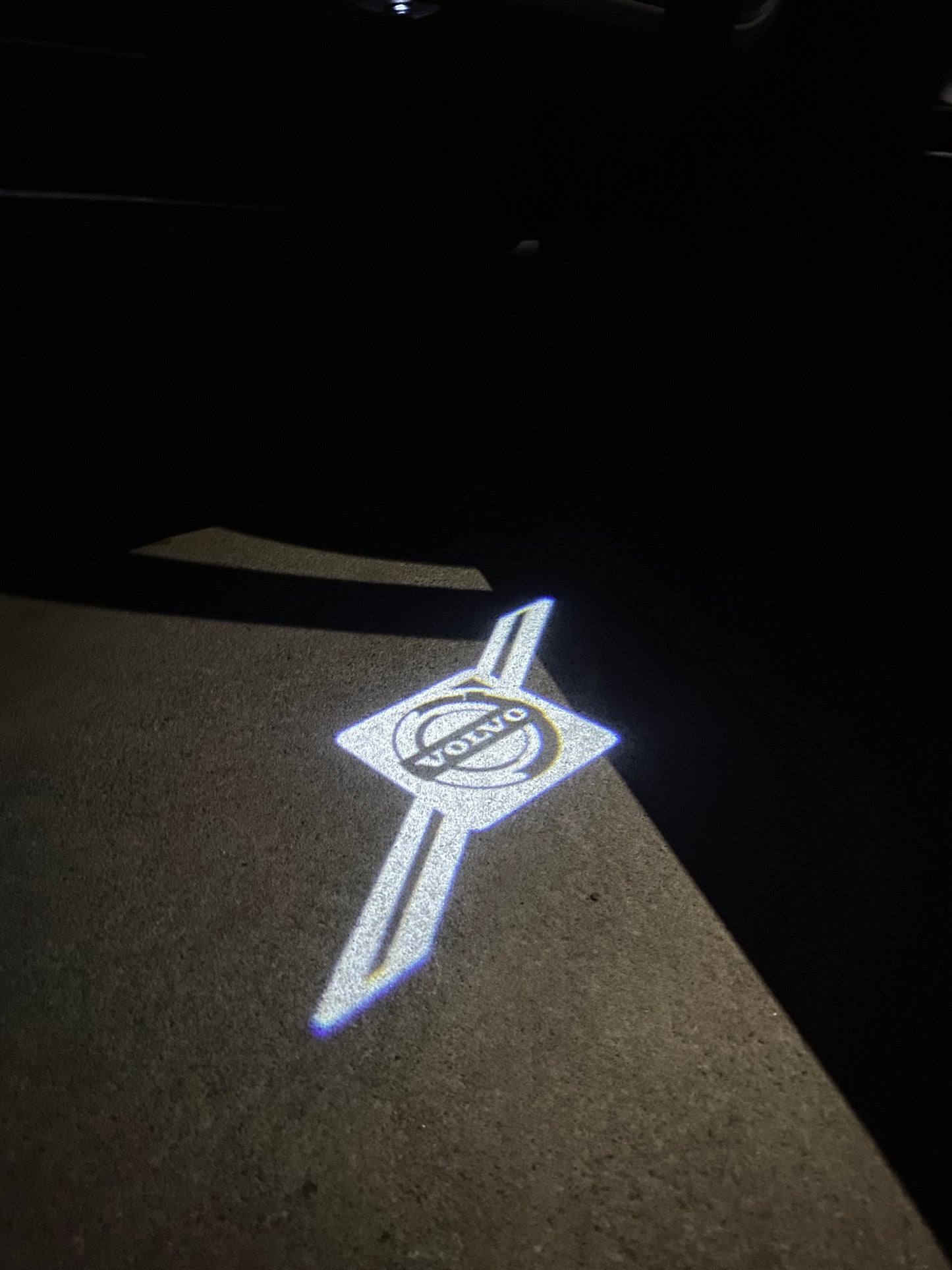 Volvo Original LOGO PROJECROTR LIGHTS Nr.29 (quantity 1 = 2 Logo Film / 2 door lights)
