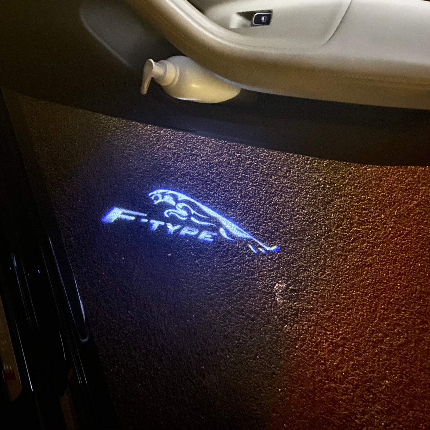 JAGUAR F TYPE LOGO PROJECROTR LIGHTS Nr.110 (quantity 1 = 1 sets/2 door lights)
