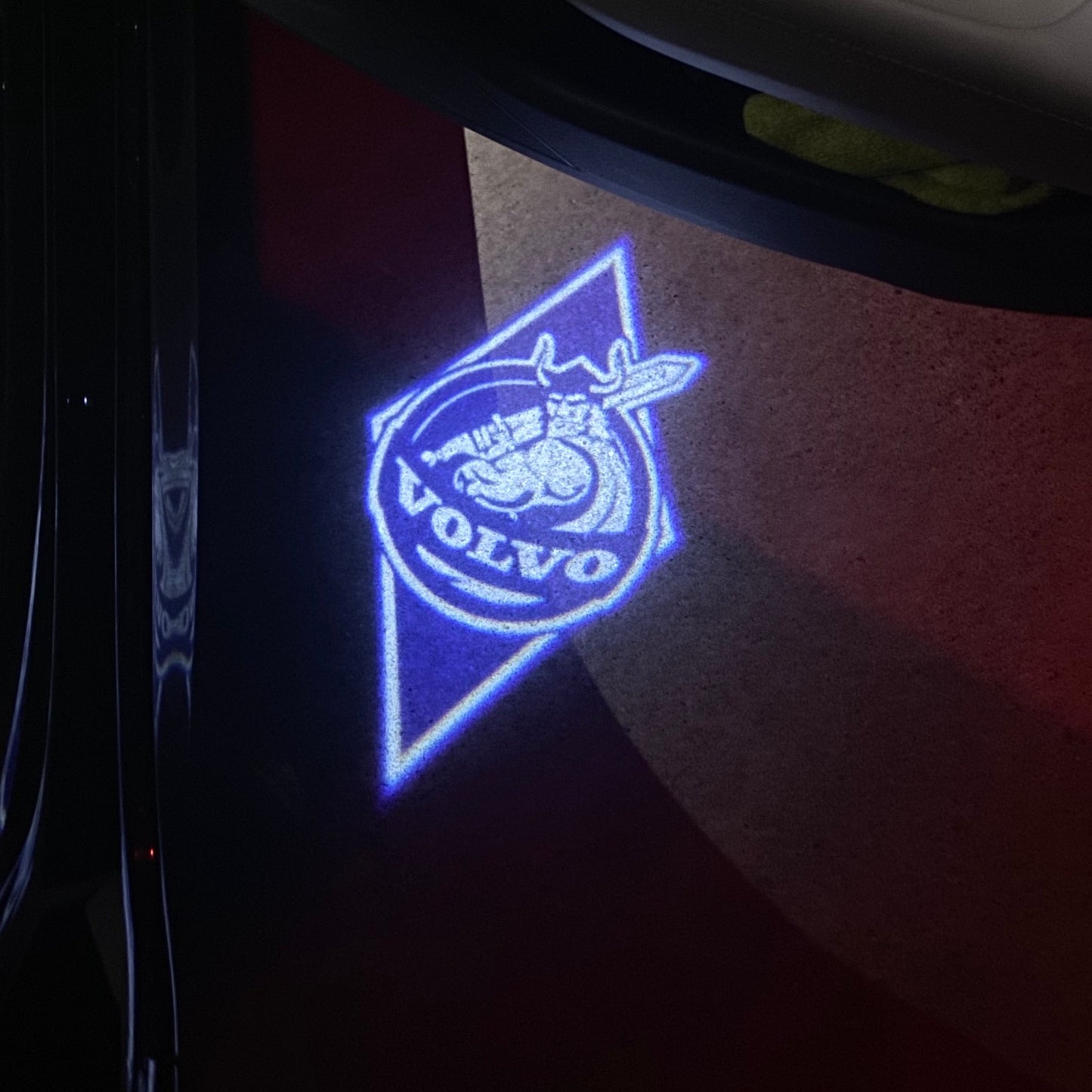 Volvo Original LOGO PROJECROTR LIGHTS Nr.137 (quantity 1 = 2 Logo Film / 2 door lights)