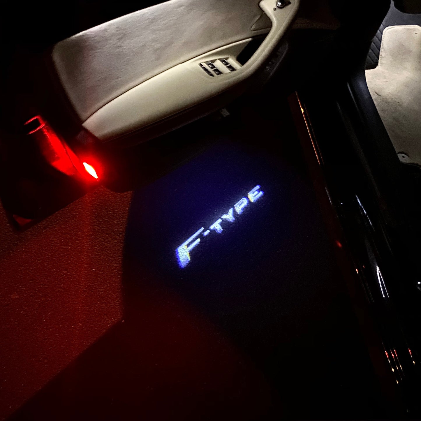 JAGUAR F TYPE LOGO PROJECROTR LIGHTS Nr.109 (quantity 1 = 1 sets/2 door lights)