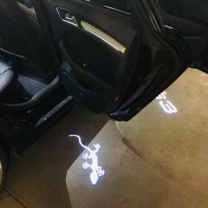 AUDI QUATTRO GECKO LOGO PROJECTOT LIGHTS Nr.67 (quantity 1 = 2 Logo Films /2 door lights)