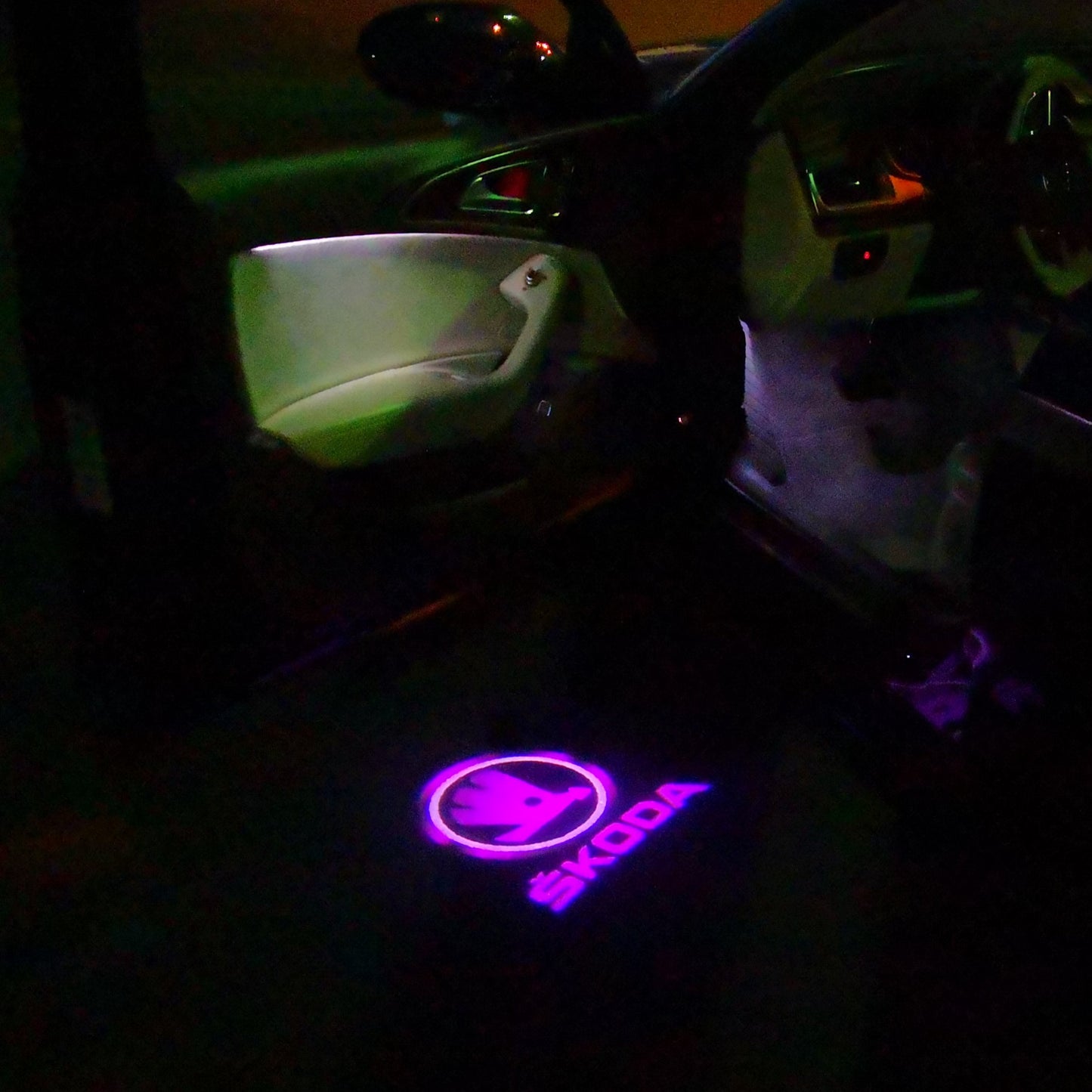 SKODA ORIGINAL LOGO PROJECTOR LIGHT Nr. 04 (quantity 1 = 2 Logo Film / 2 door lights)