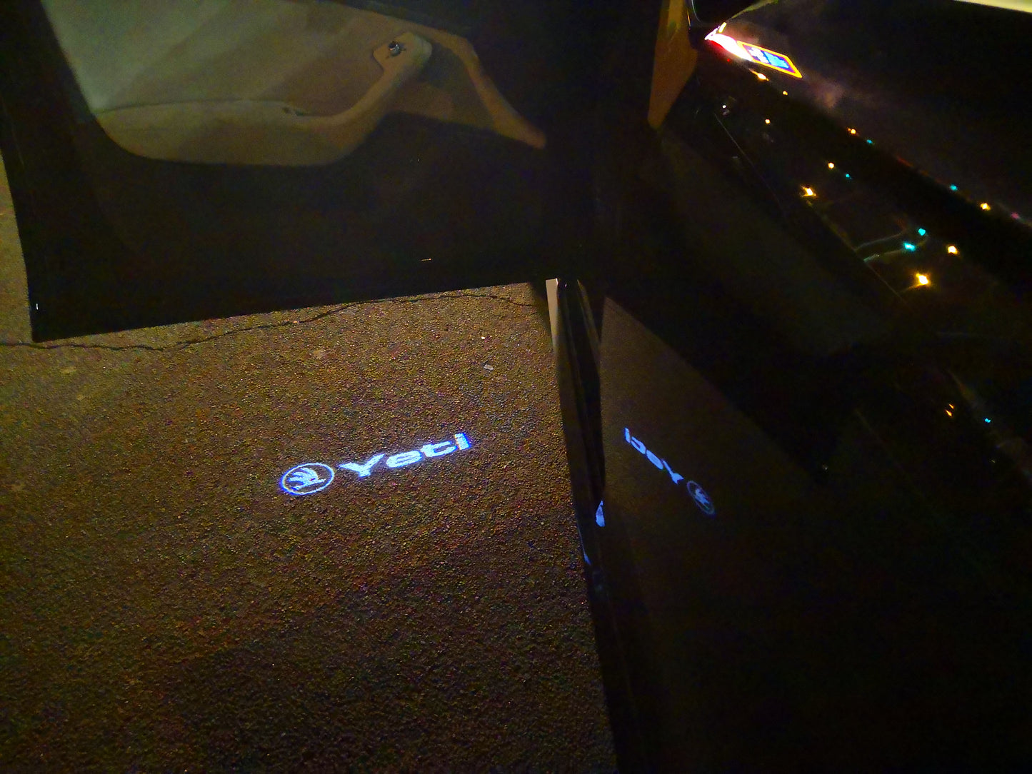 SKODA YETI LOGO PROJECTOT LIGHTS Nr.118 (quantity 1 = 2 Logo Film / 2 door lights)