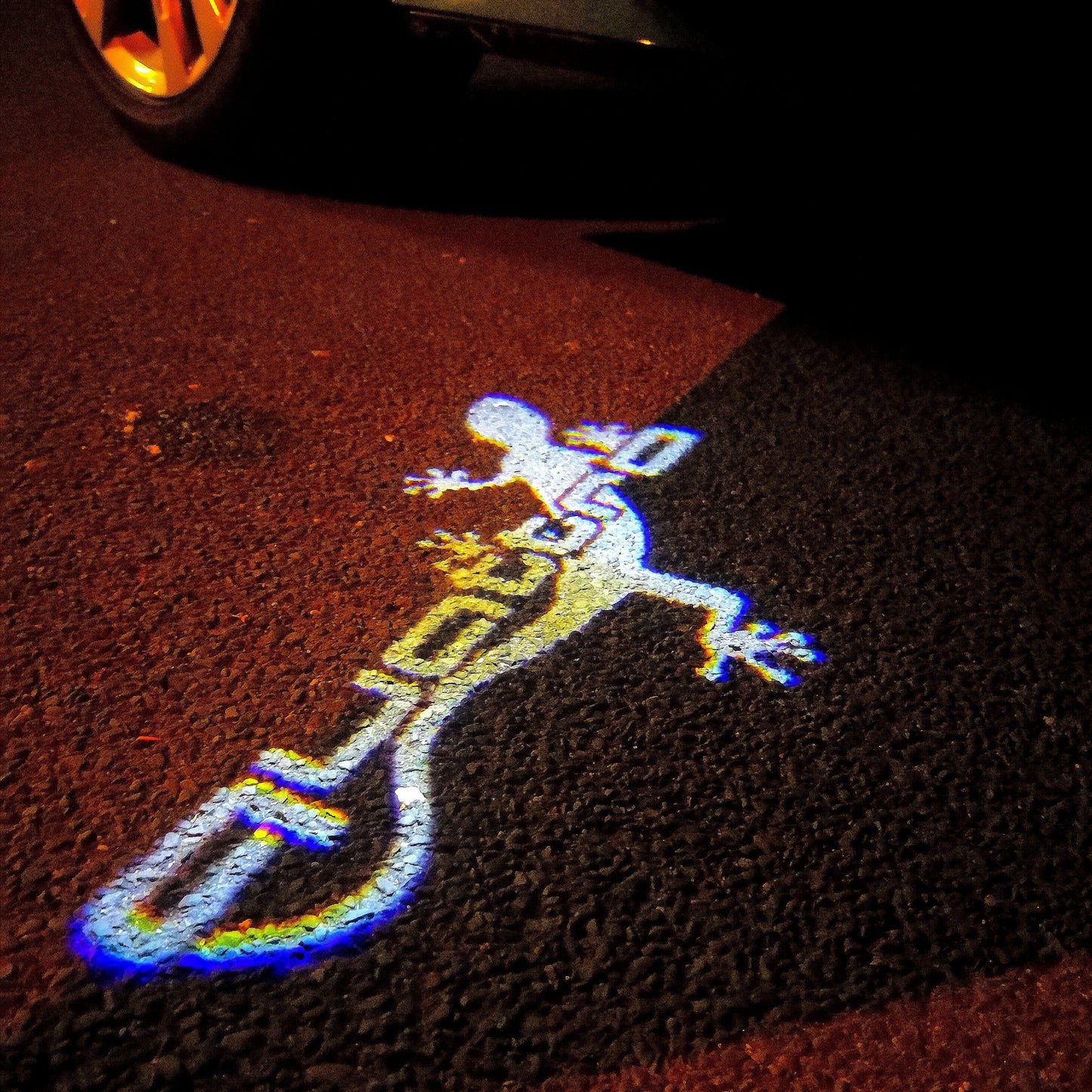 AUDI QUATTRO GECKO LOGO PROJECTOT LIGHTS Nr.64 (quantity 1 = 2 Logo Films /2 door lights)