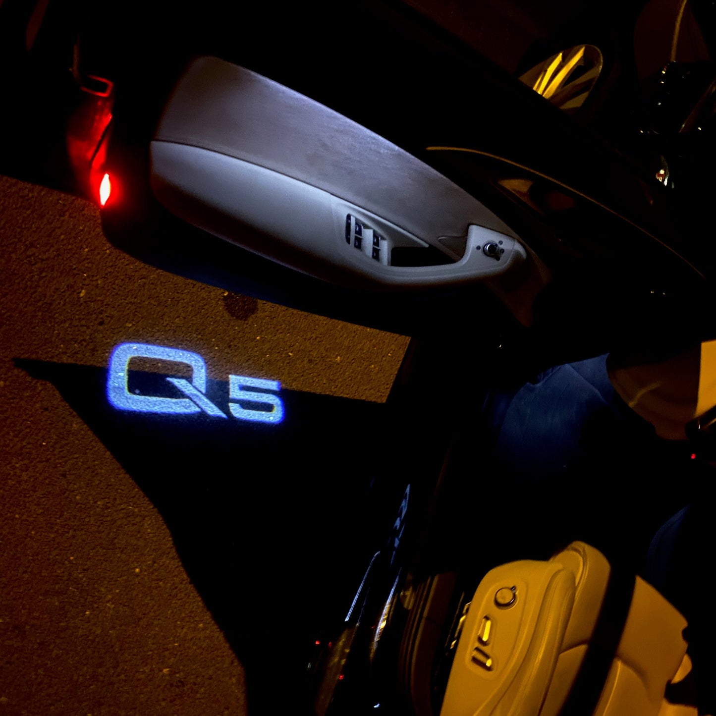 AUDI Q5 LOGO PROJECTOT LIGHTS Nr.101 (quantity 1 = 2 Logo Films /2 door lights)