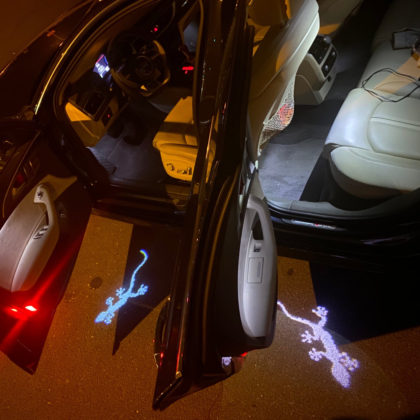 AUDI QUATTRO GECKO LOGO PROJECTOT LIGHTS Nr.65 (quantity 1 = 2 Logo Films /2 door lights)