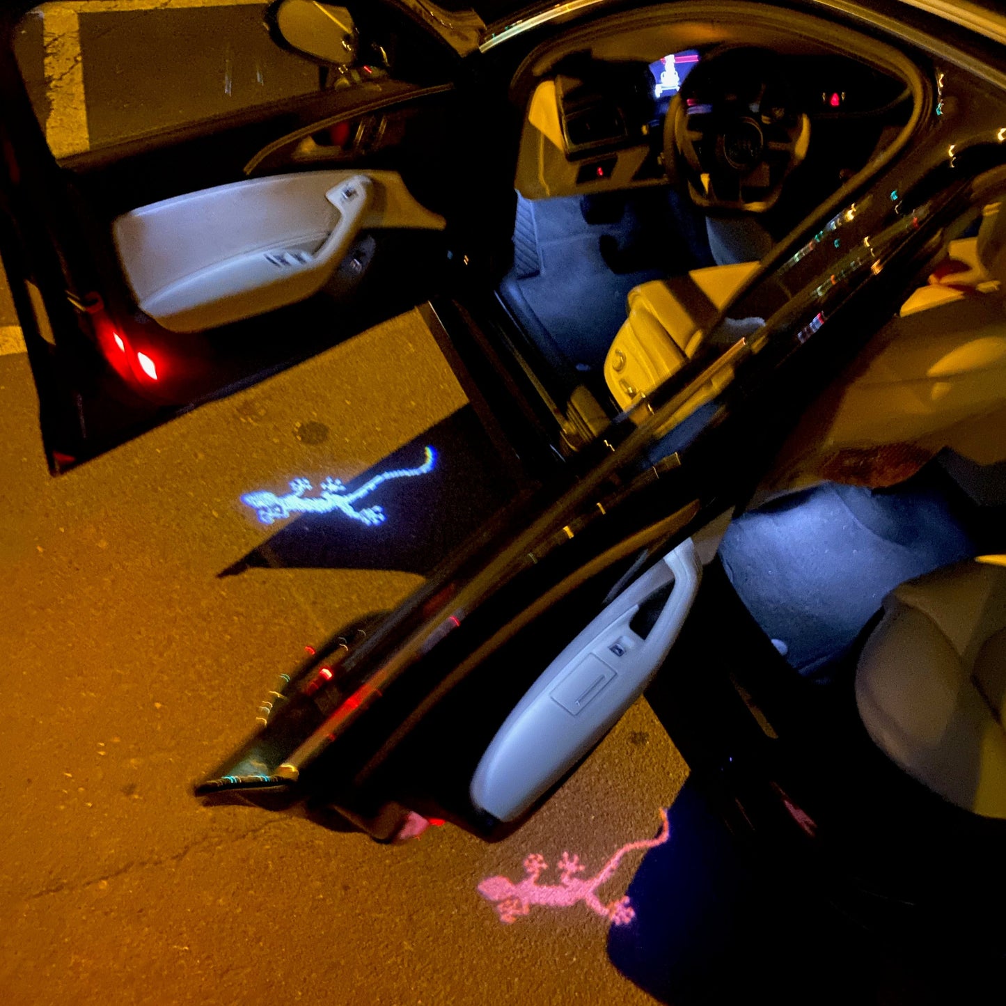 AUDI QUATTRO GECKO LOGO PROJECTOT LIGHTS Nr.67 (quantity 1 = 2 Logo Films /2 door lights)