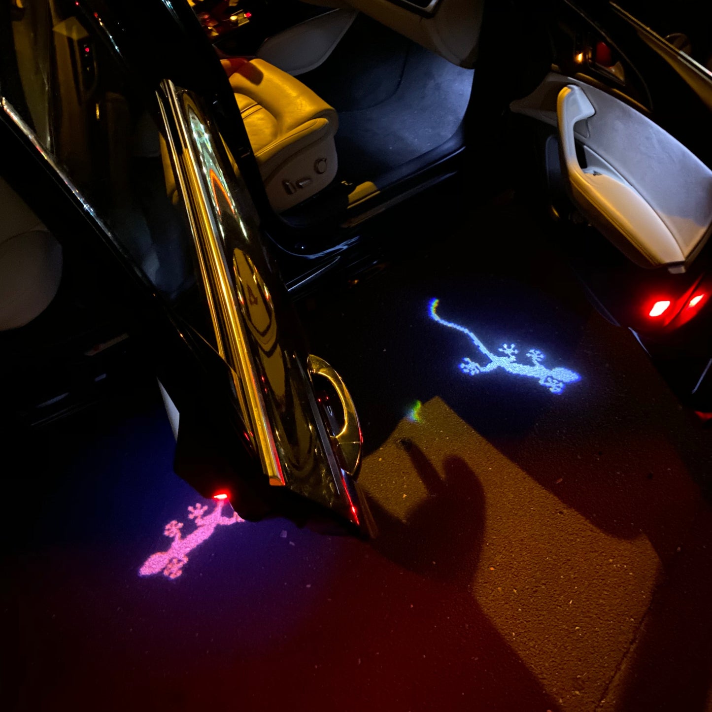 AUDI QUATTRO GECKO LOGO PROJECROTR LIGHTS Nr.66 (quantity 1 = 2 Logo Films /2 door lights)