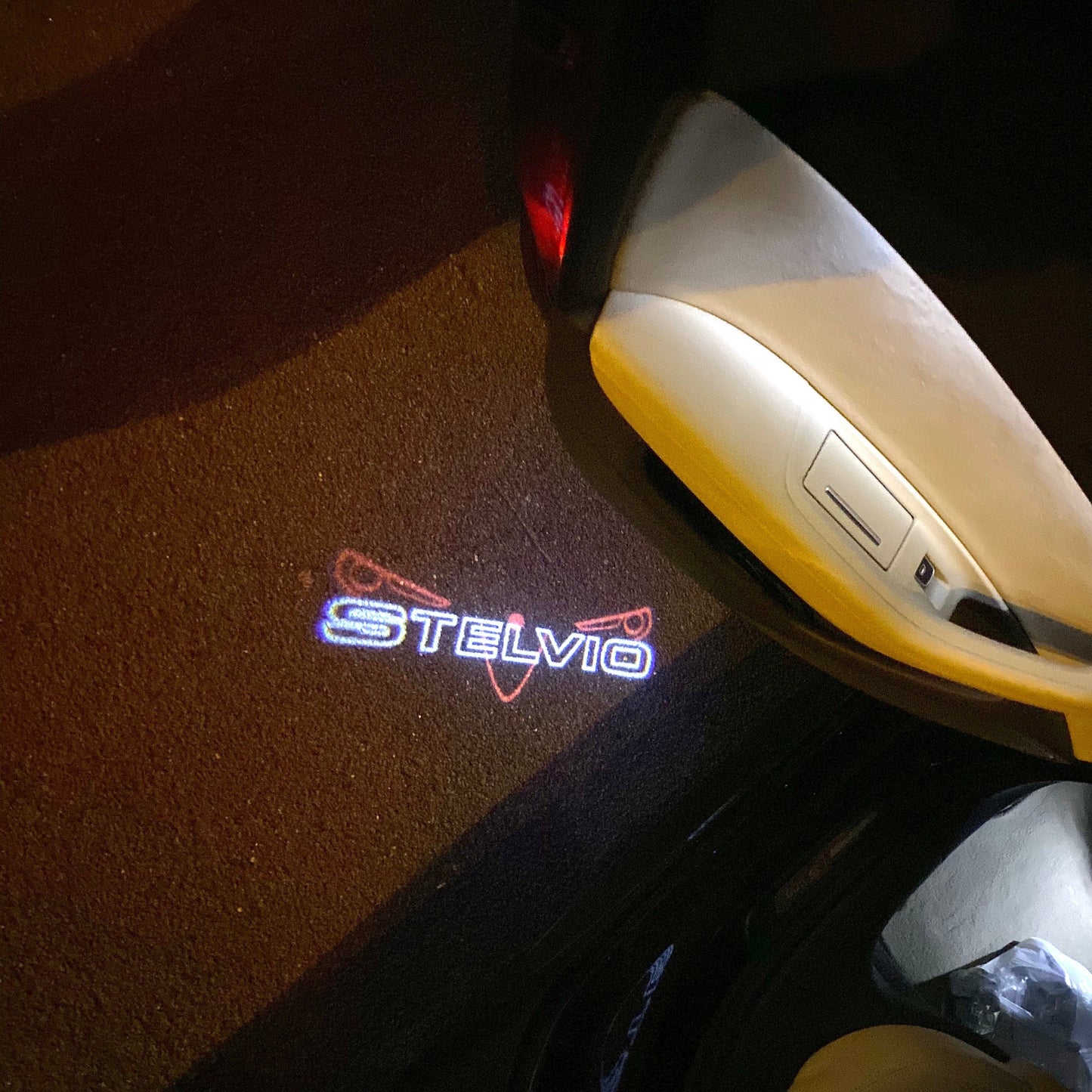 Alfa Romeo Stelvio LOGO PROJECTOT LIGHTS Nr.97 (quantity 1 = 2 Logo Film / 2 door lights)