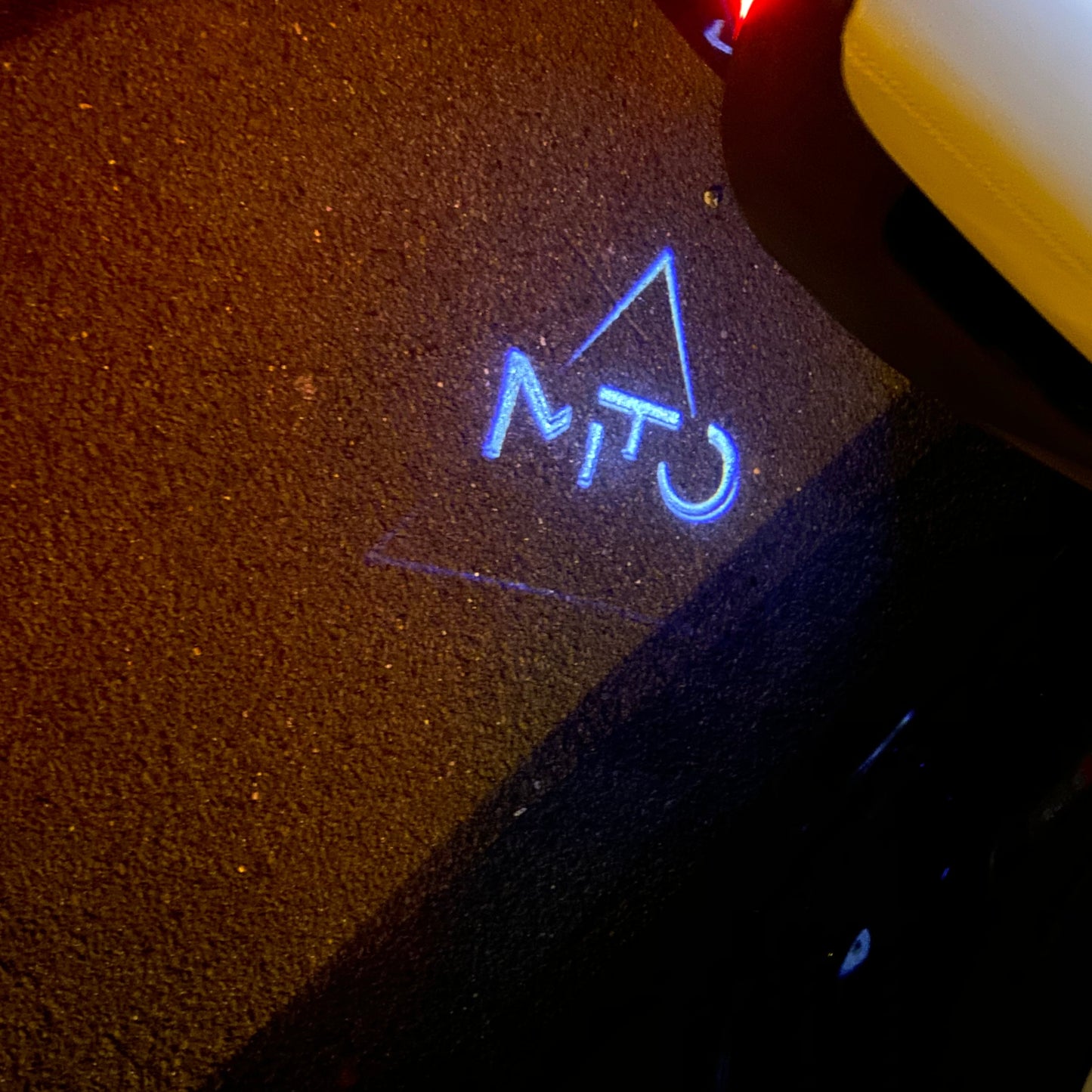 Alfa Romeo MiTo LOGO PROJECTOT LIGHTS Nr.100 (quantity 1 = 2 Logo Film / 2 door lights)