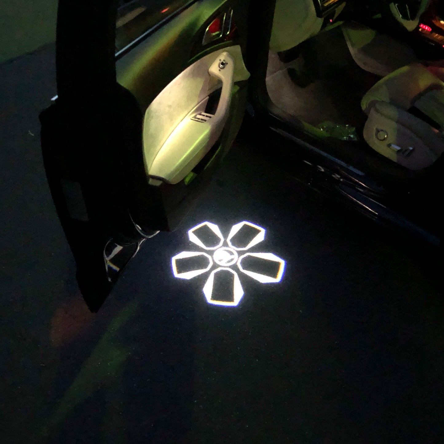 SKODA ORIGINAL LOGO PROJECTOR LIGHTS Nr. 02 (quantity 1 = 2 Logo Film / 2 door lights)