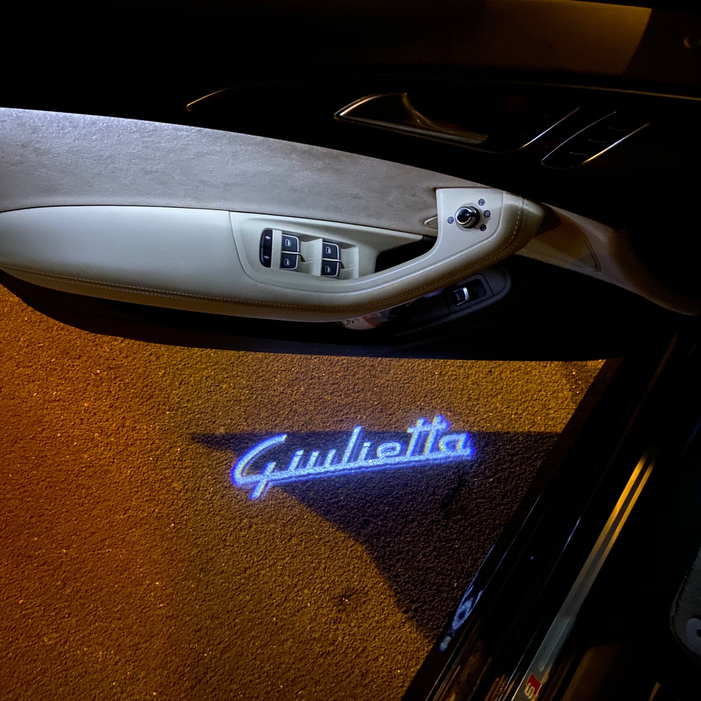 Alfa Romeo Giulietta LOGO PROJECTOT LIGHTS Nr.83 (quantity 1 = 2 Logo Film / 2 door lights)