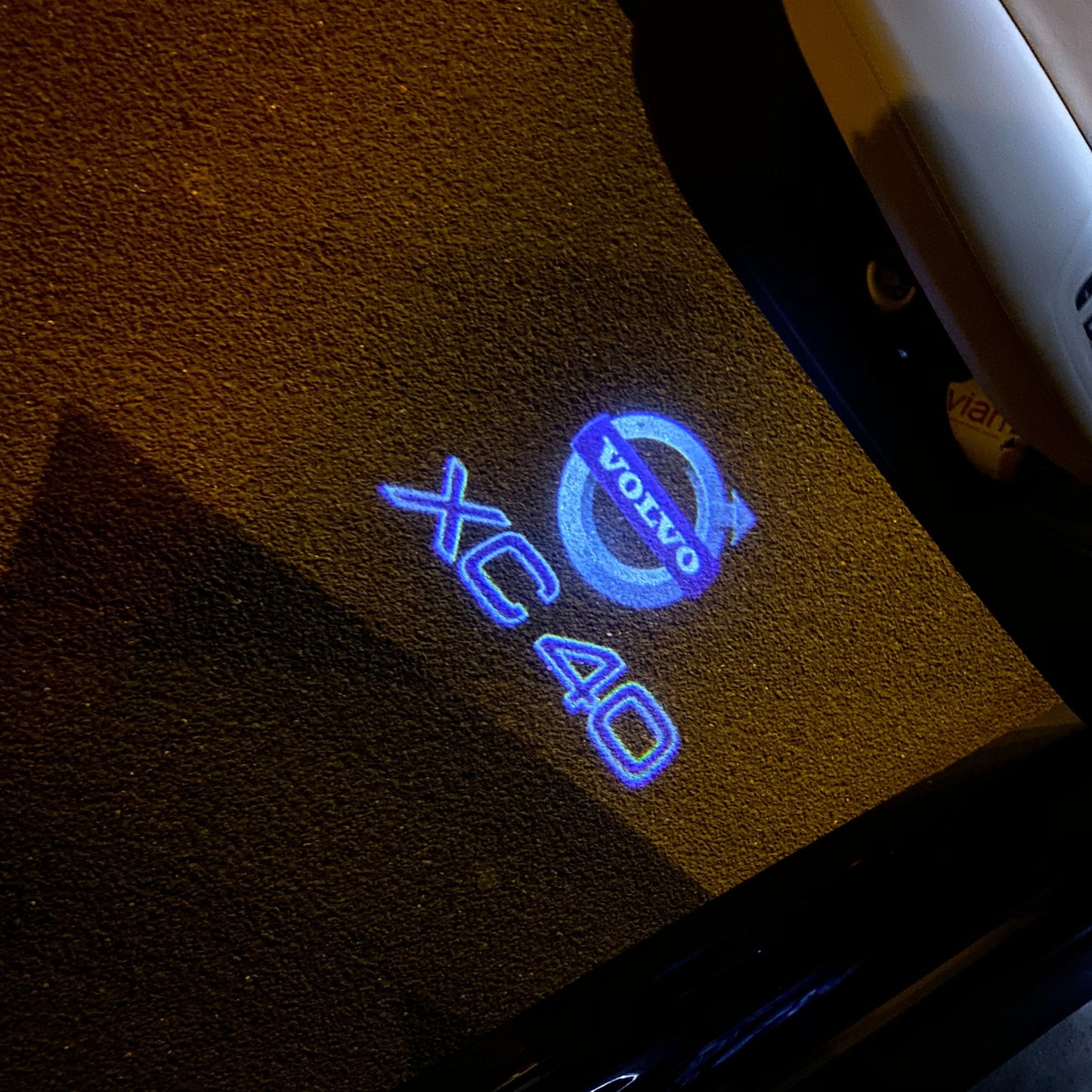 Volvo XC 40 LOGO PROJECROTR LIGHTS Nr.33 (quantity 1 = 2 Logo Film / 2 door lights)