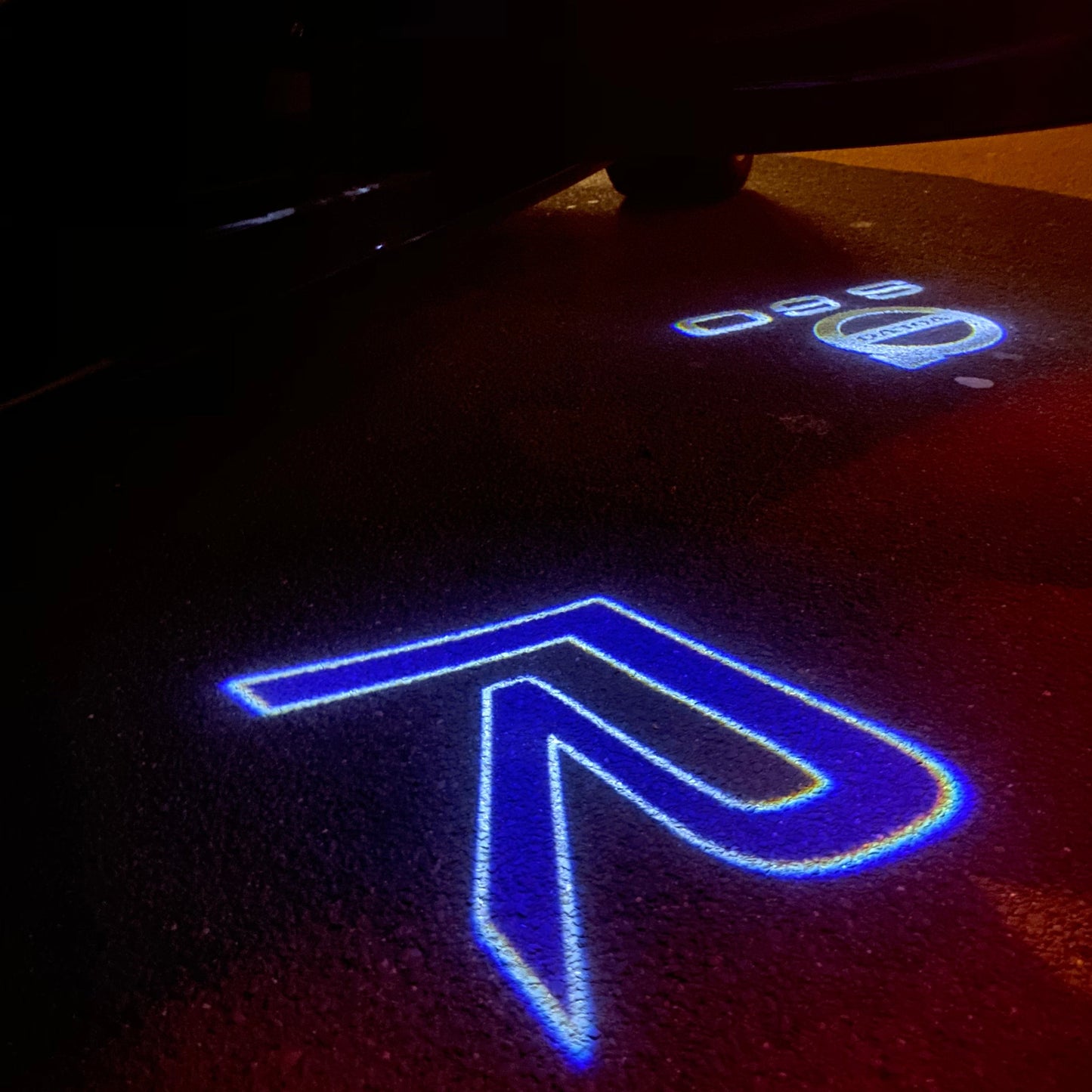Volvo R LOGO PROJECROTR LIGHTS Nr.134 (quantity 1 = 2 Logo Film / 2 door lights)