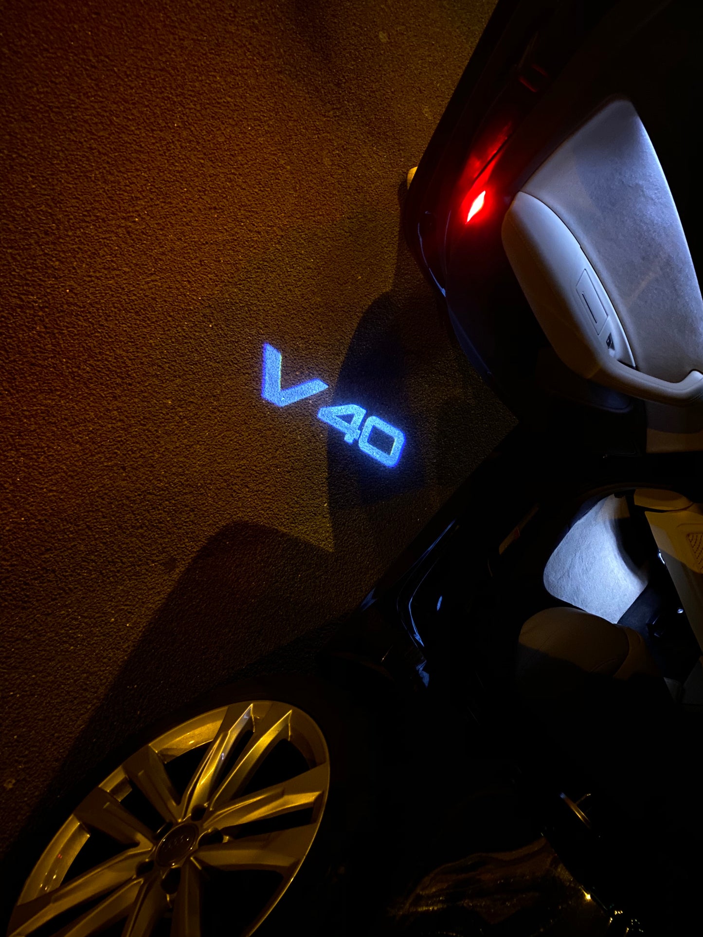Volvo V40 LOGO PROJECROTR LIGHTS Nr.114 (quantity 1 = 2 Logo Film / 2 door lights)