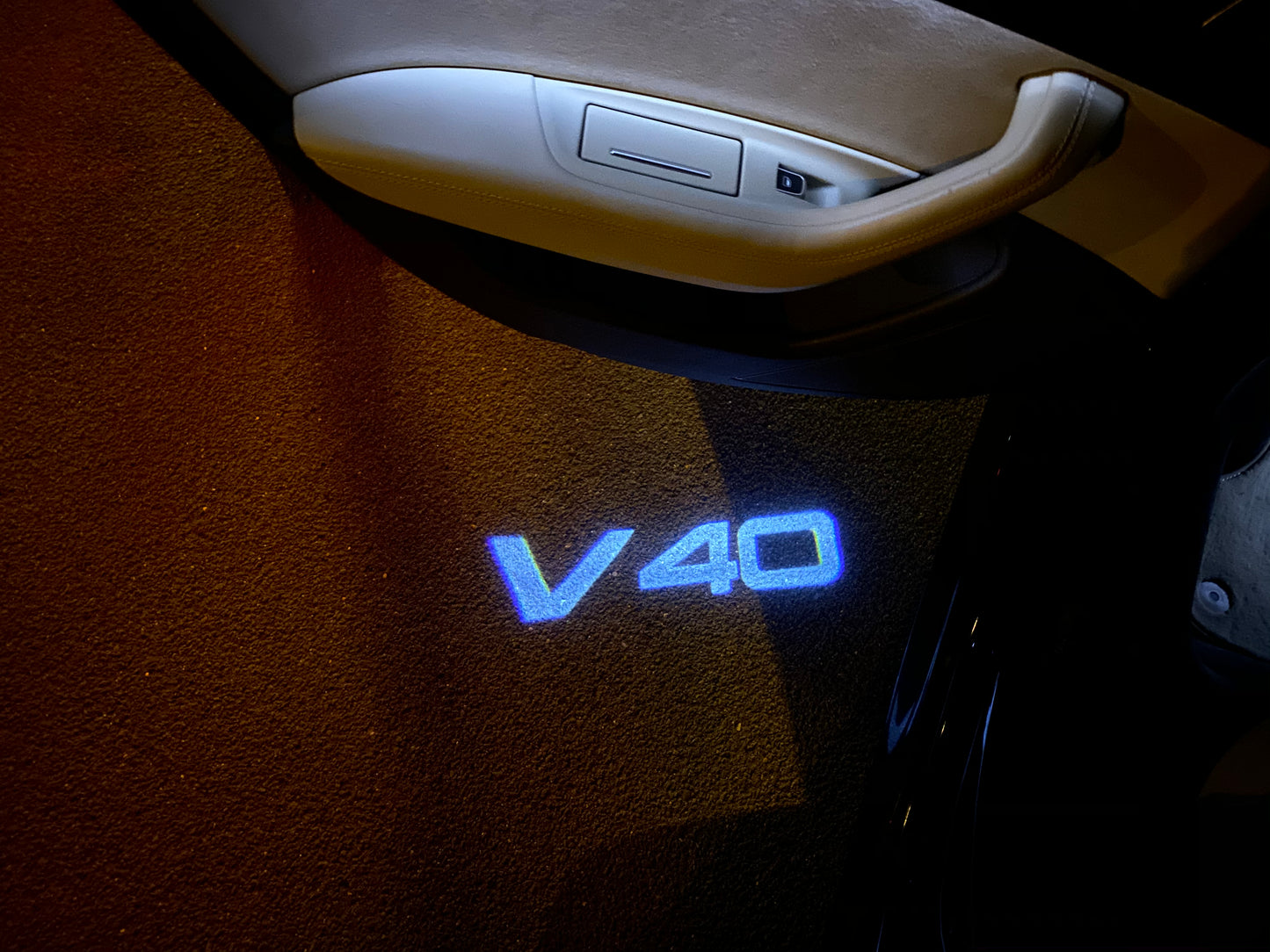 Volvo V40 LOGO PROJECROTR LIGHTS Nr.114 (quantity 1 = 2 Logo Film / 2 door lights)