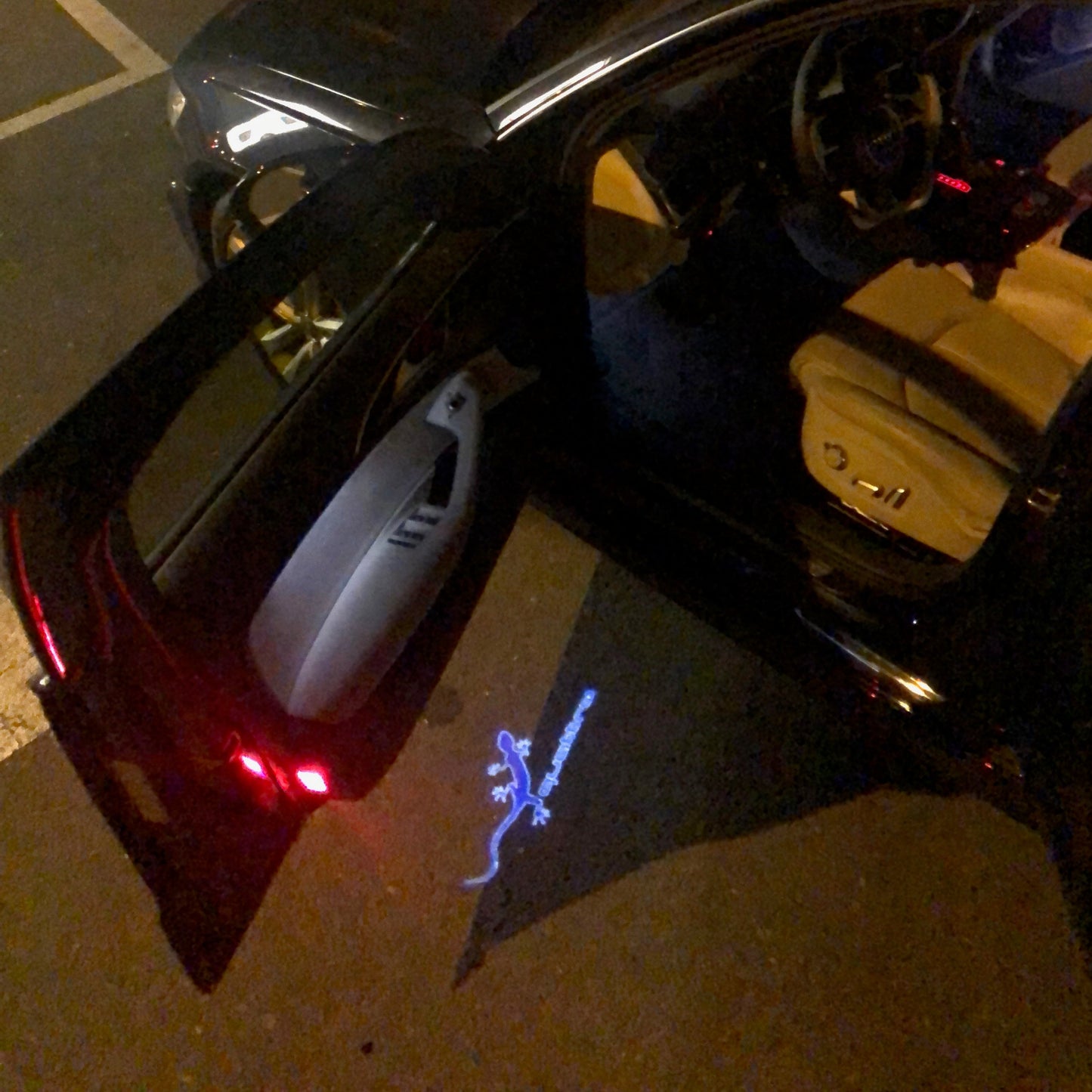 AUDI QUATTRO GECKO LOGO PROJECTOT LIGHTS Nr.68 (quantity 1 = 2 Logo Films /2 door lights)
