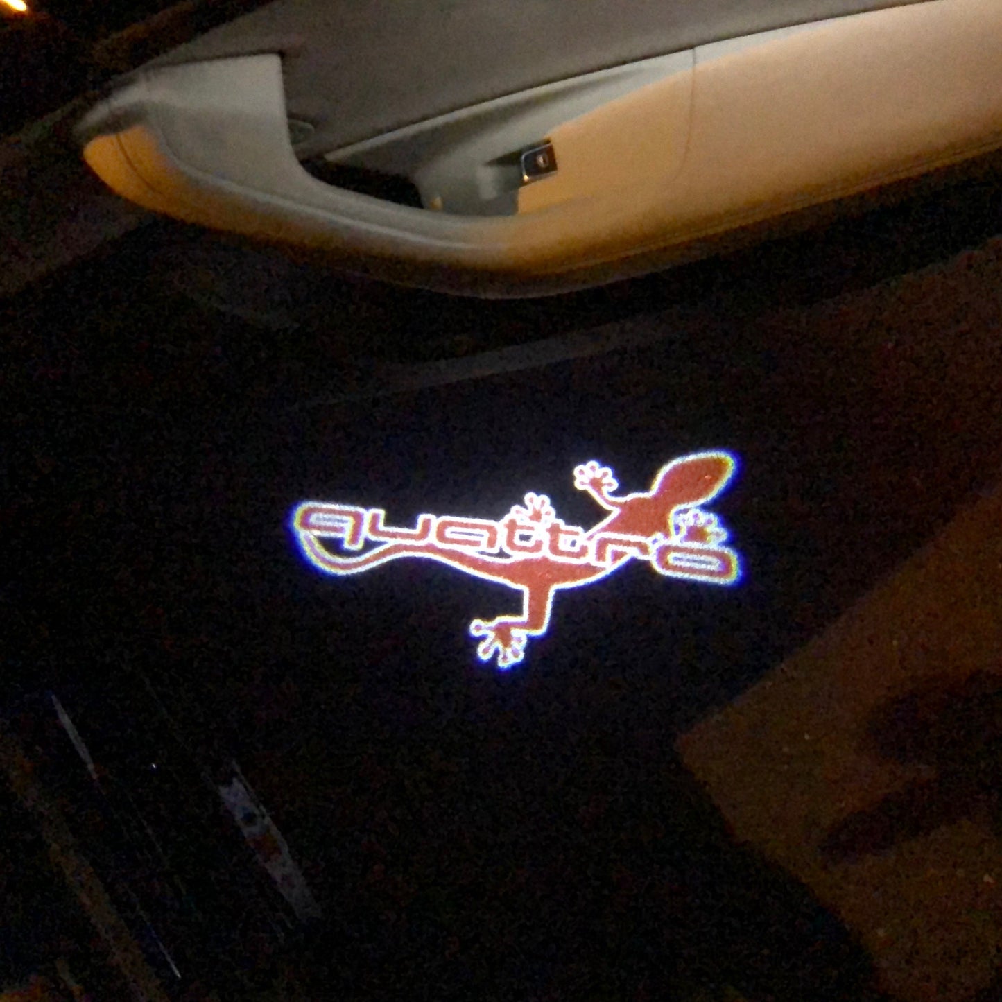 AUDI QUATTRO GECKO LOGO PROJECTOT LIGHTS Nr.63 (quantity 1 = 2 Logo Films /2 door lights)