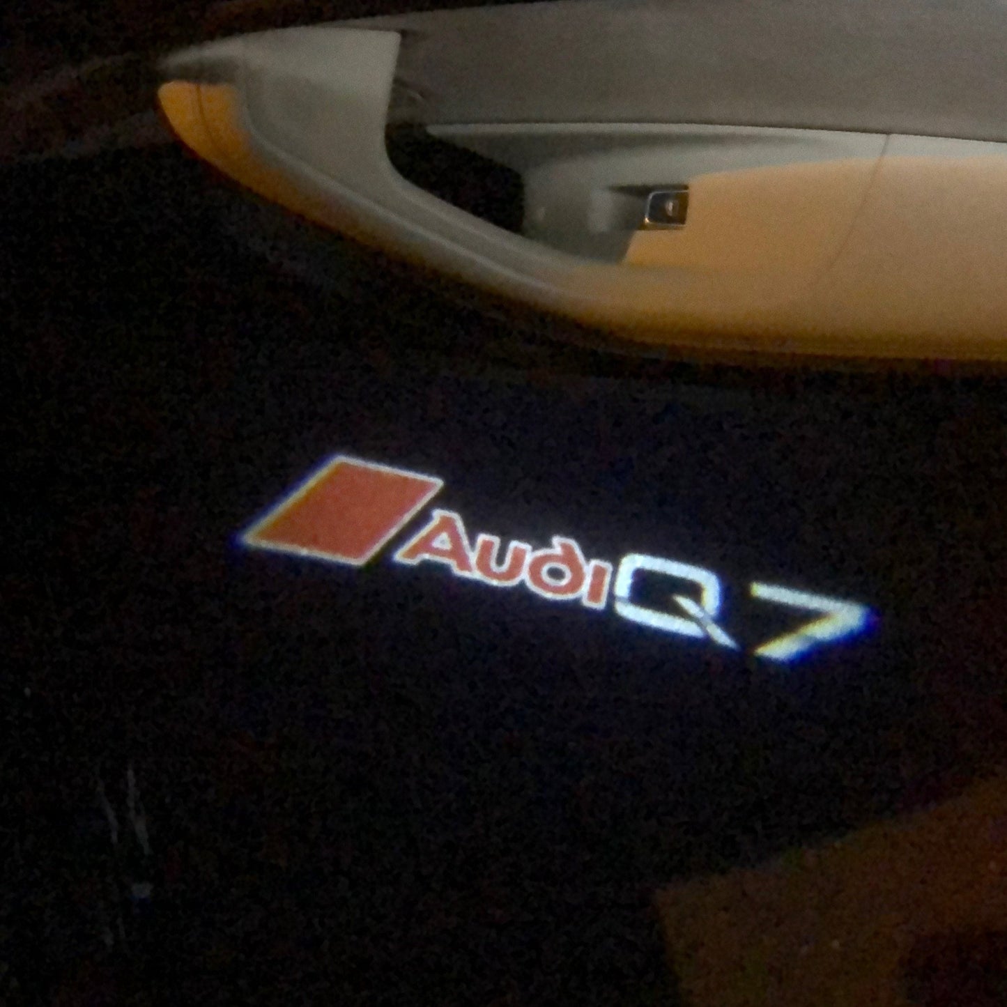 AUDI Q7 LOGO PROJECTOT LIGHTS Nr.82 (quantity 1 = 2 Logo Films /2 door lights)