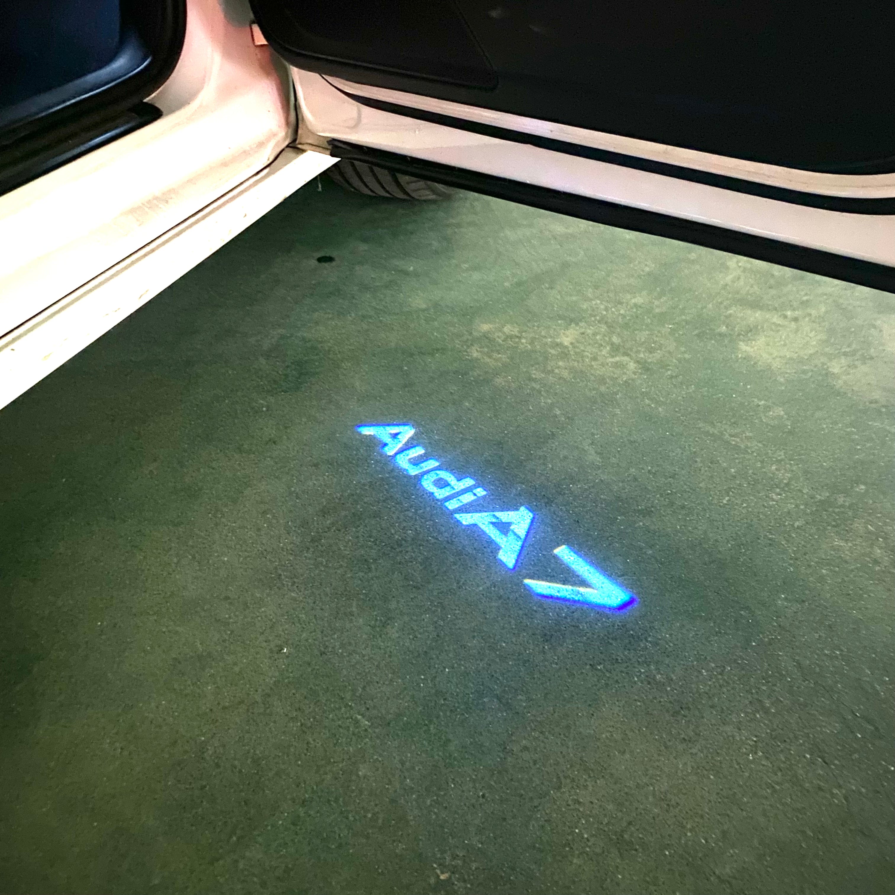 AUDI  A7 LOGO PROJECTOT LIGHTS  (quantity 1 = 2 Logo Films /2 door lights）Nr.12B82