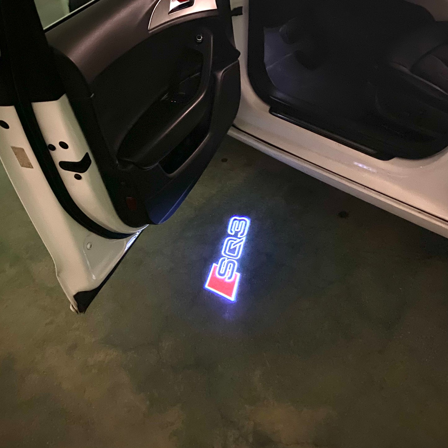 AUDI Q3 LOGO PROJECTOT LIGHTS  (quantity 1 = 2 Logo Films /2 door lights）Nr.12B60