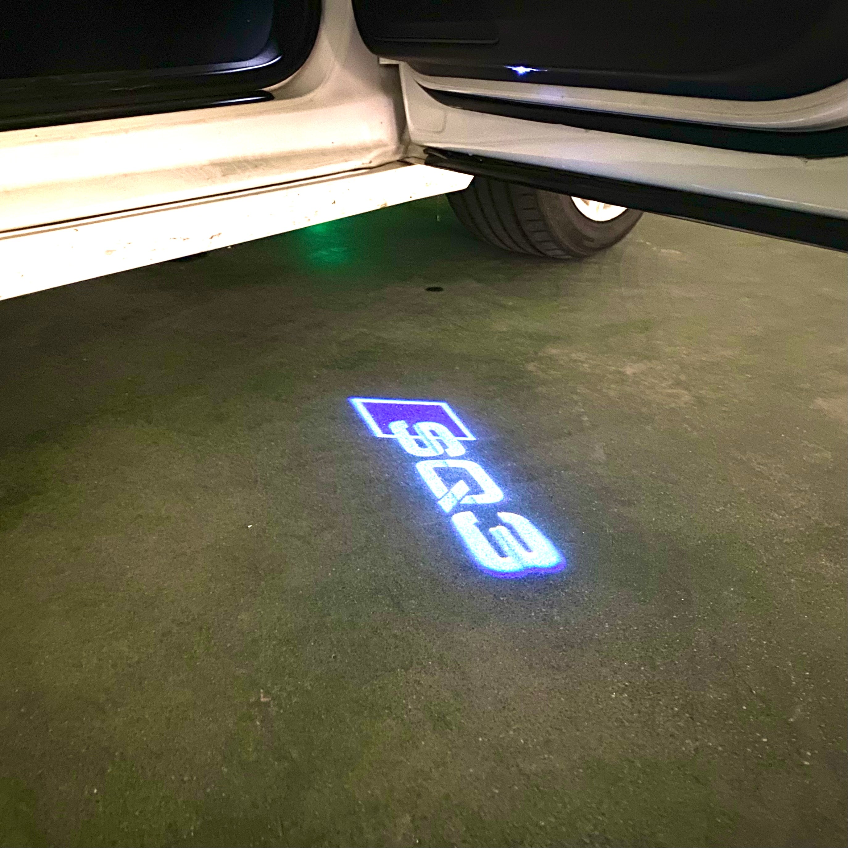 AUDI SQ3 LOGO PROJECTOT LIGHTS  (quantity 1 = 2 Logo Films /2 door lights）Nr.12B61