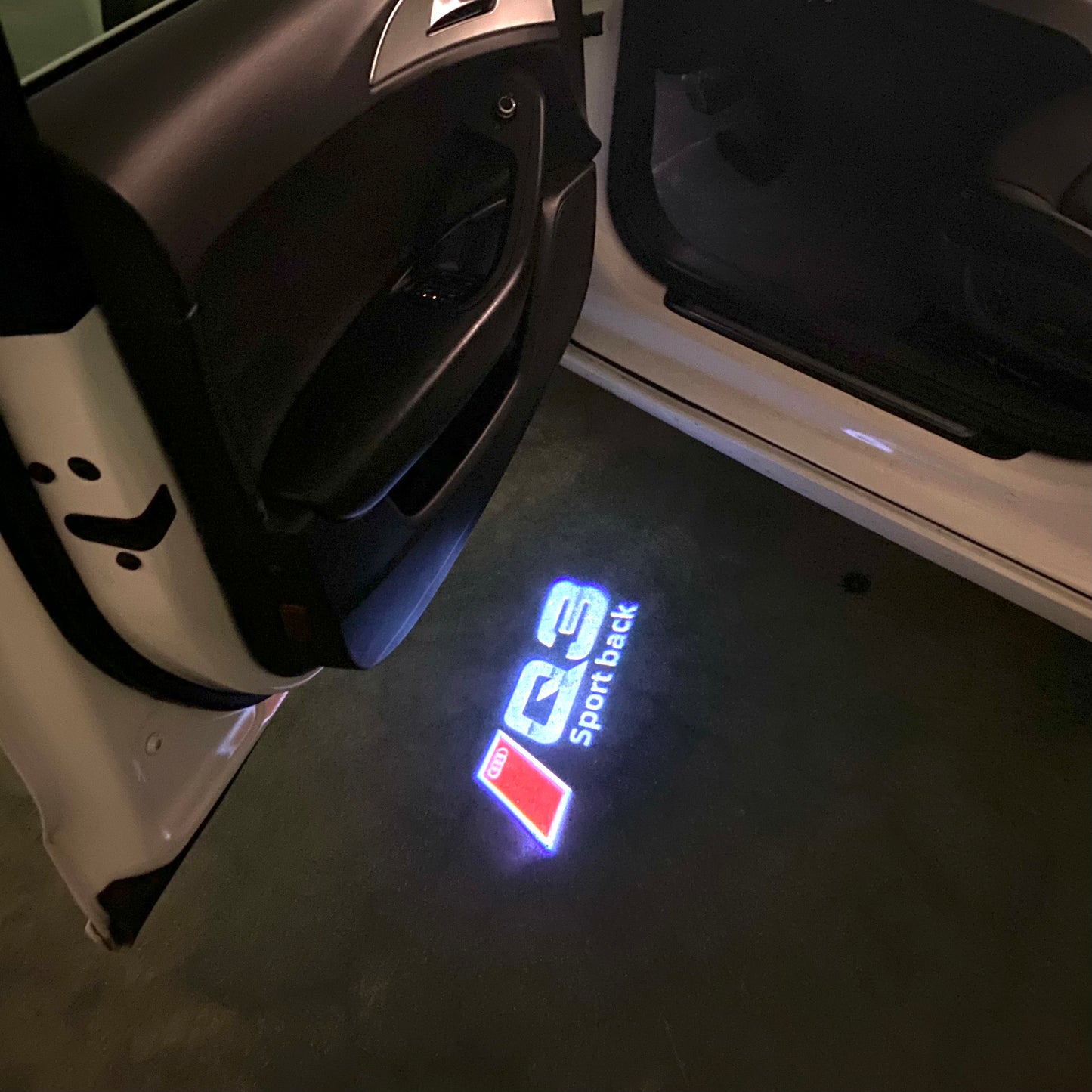 AUDI  Q3 LOGO PROJECTOT LIGHTS  (quantity 1 = 2 Logo Films /2 door lights）Nr.12B26