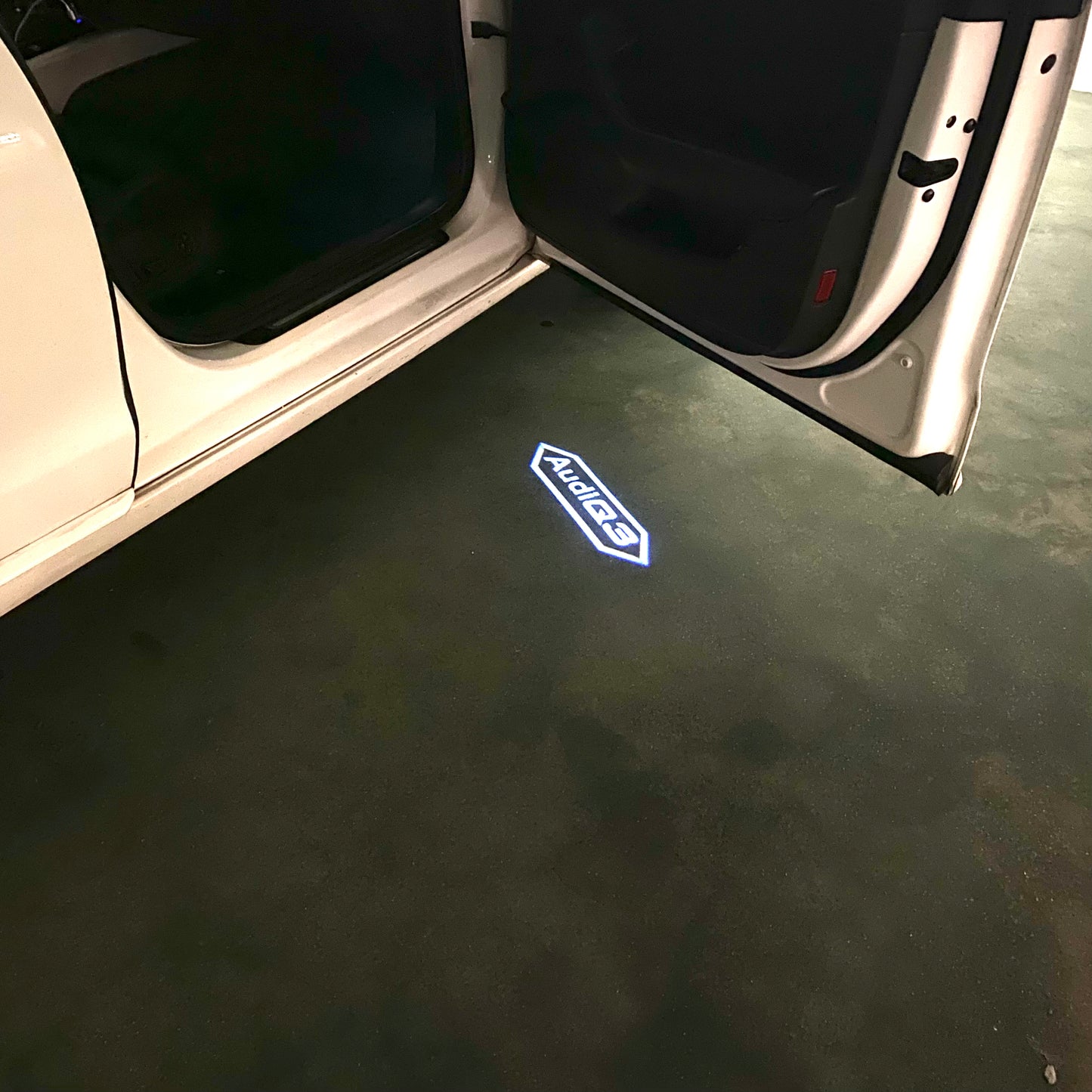 AUDI Q3 LOGO PROJECTOT LIGHTS  (quantity 1 = 2 Logo Films /2 door lights）Nr.12B27