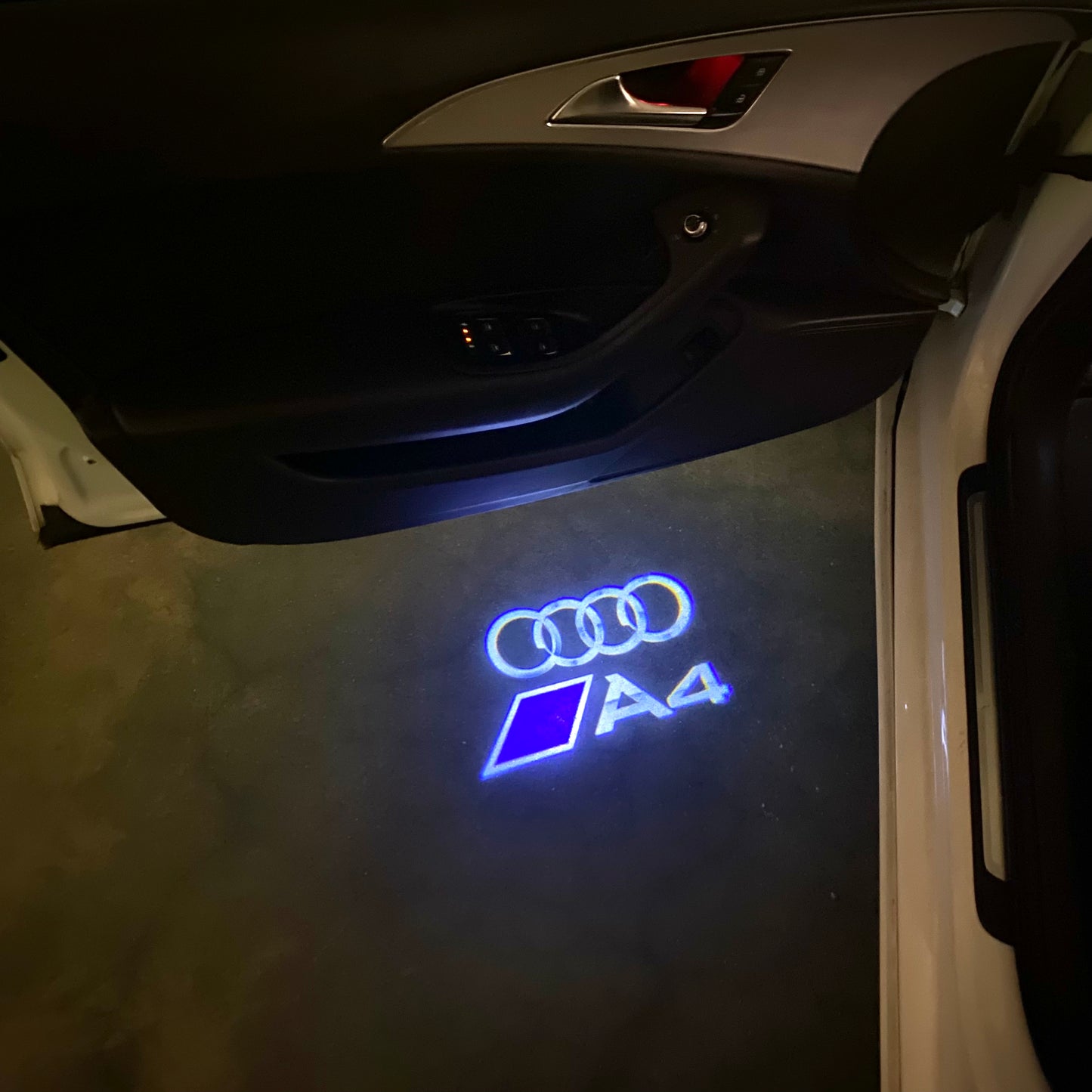 AUDI  A4 LOGO PROJECTOT LIGHTS  (quantity 1 = 2 Logo Films /2 door lights）Nr.12B98