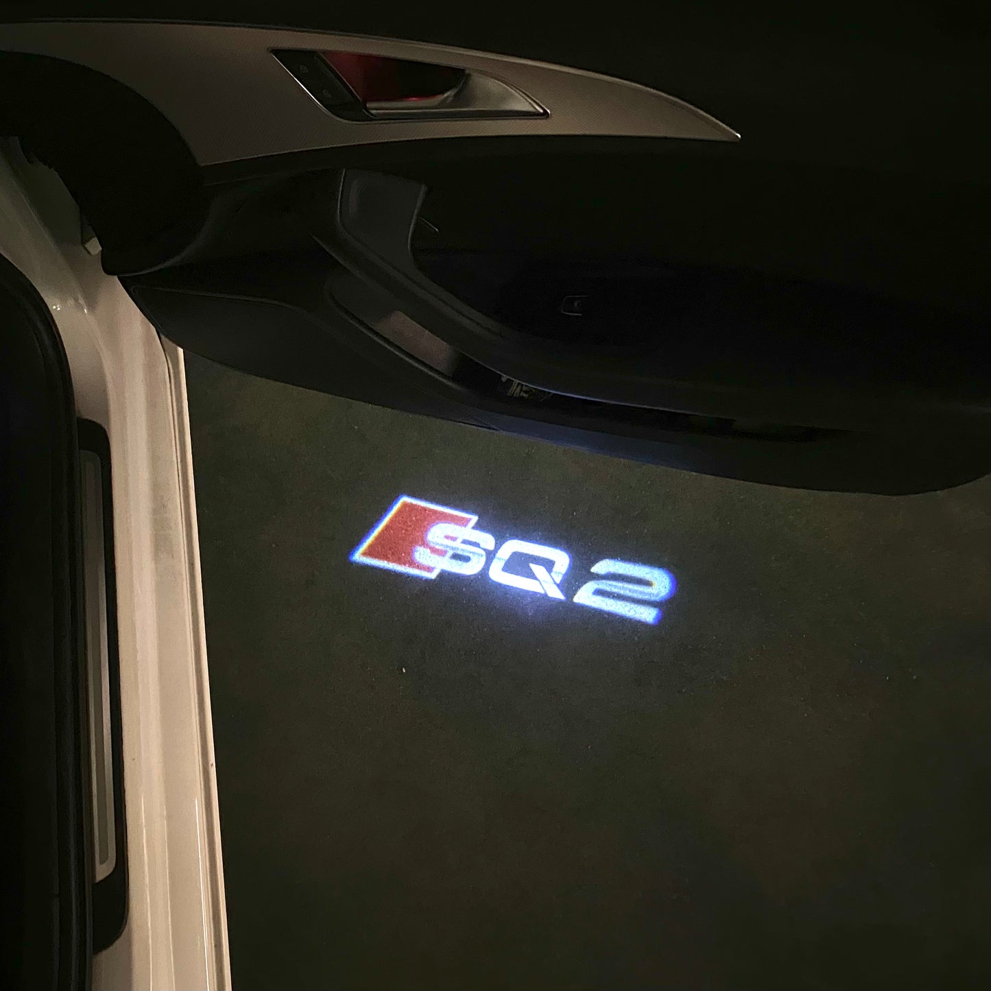 AUDI SQ2  LOGO PROJECTOT LIGHTS  (quantity 1 = 2 Logo Films /2 door lights）Nr.12B67