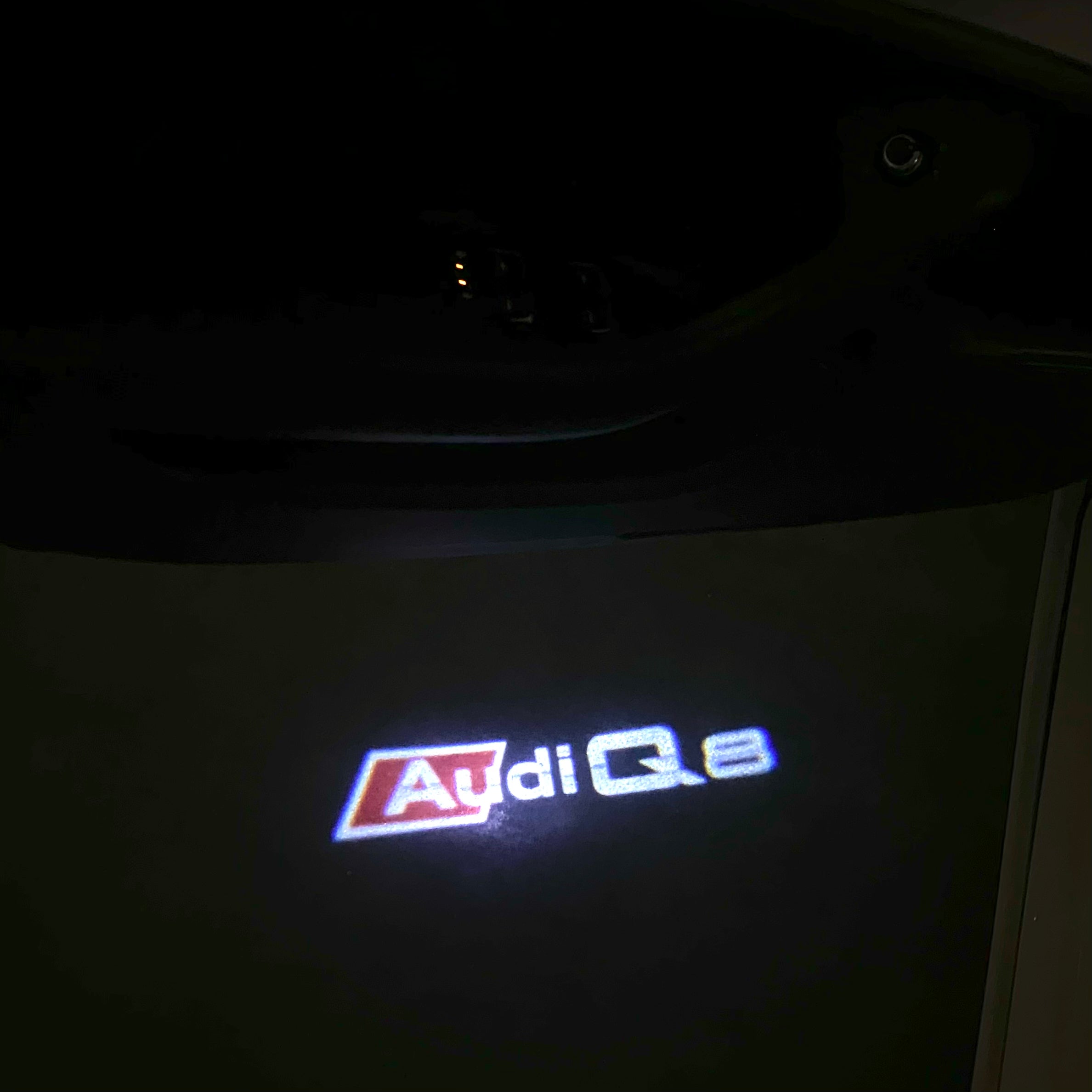 AUDI Q8 LOGO PROJECTOT LIGHTS  (quantity 1 = 2 Logo Films /2 door lights）Nr.12B36