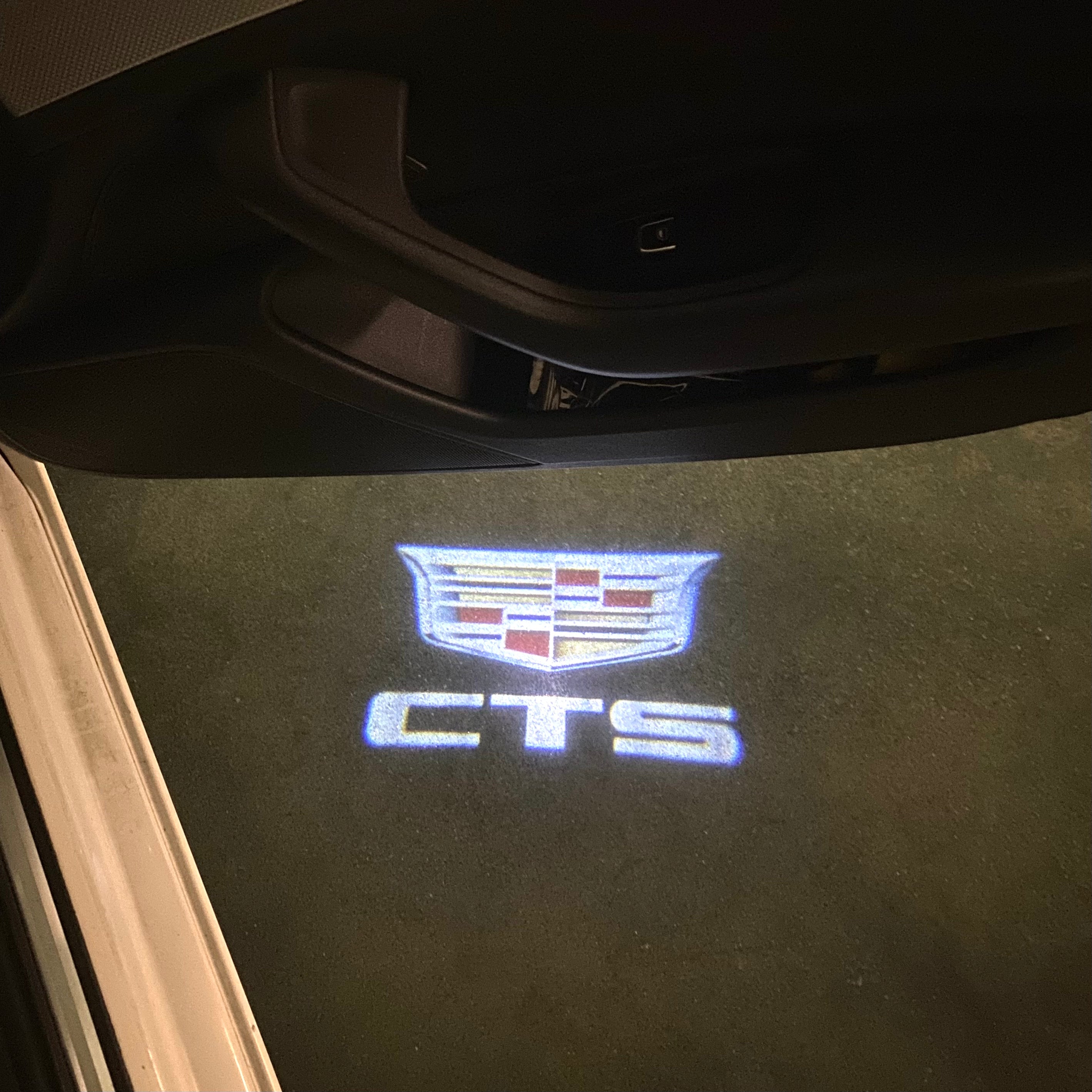CADILLAC  CTS LOGO PROJECTOT LIGHTS Nr.9737 (quantity 1 = 2 Logo Films /2 door lights）