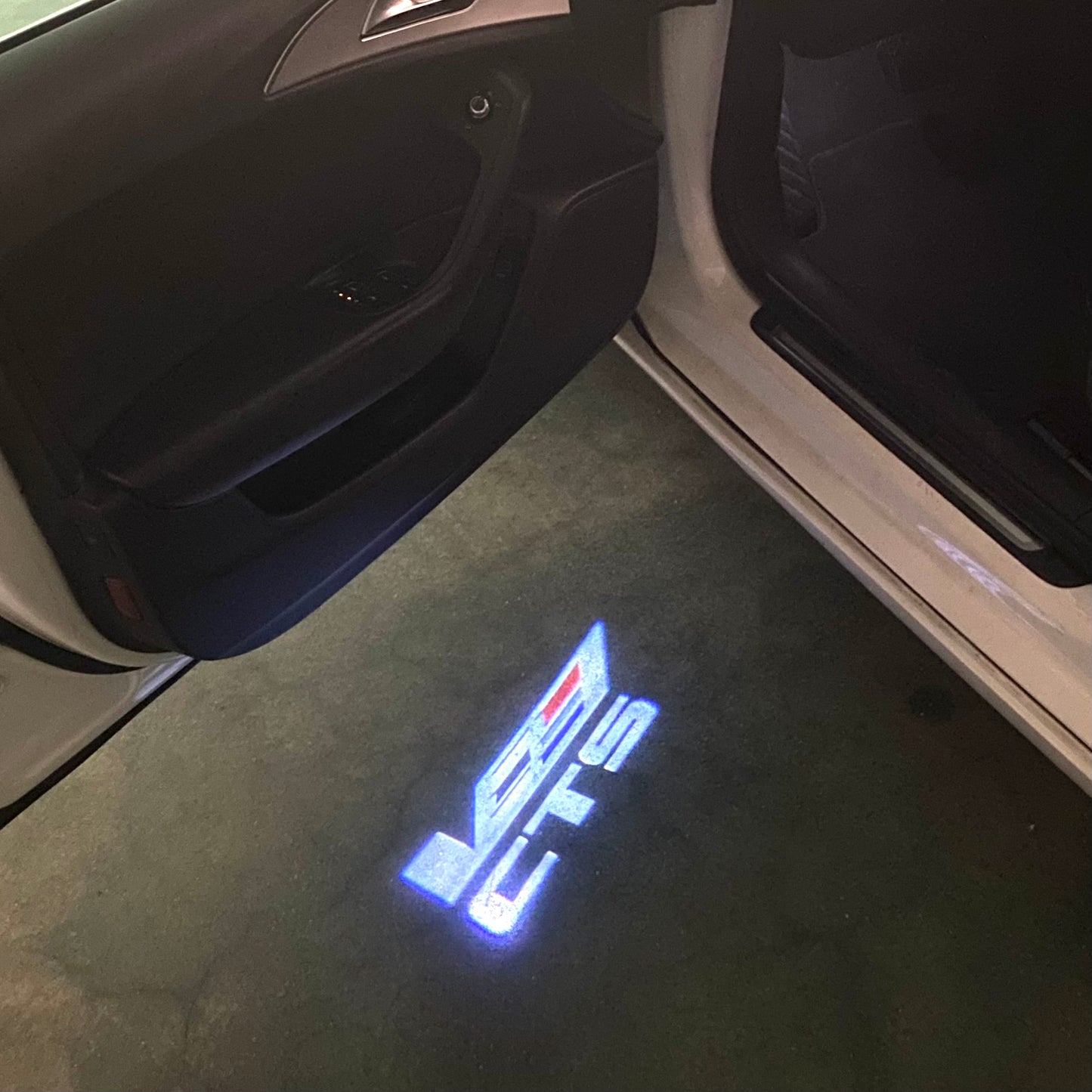 CADILLAC CTS L LOGO PROJECTOT LIGHTS Nr.9751 (quantity 1 = 2 Logo Films /2 door lights）